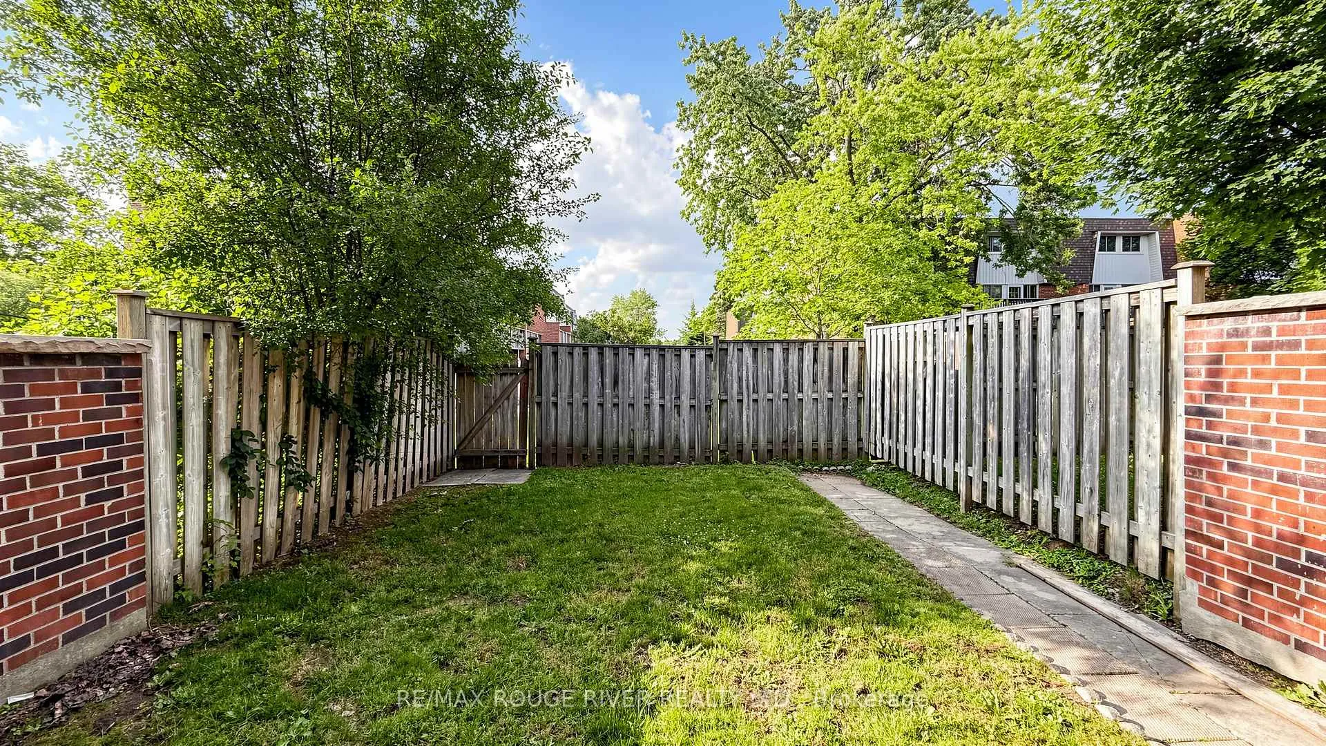 Photo 43 of 121 Deacon Lane, Ajax, South East — HOMEH
