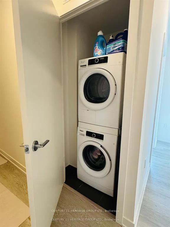 Photo 3 of Unit 803, 212 King William Street, Hamilton, Beasley — HOMEH