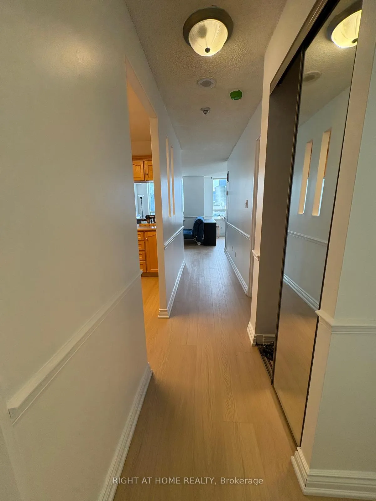 Photo 5 of Unit 2309, 633 Bay Street, Toronto, Bay Street Corridor — HOMEH
