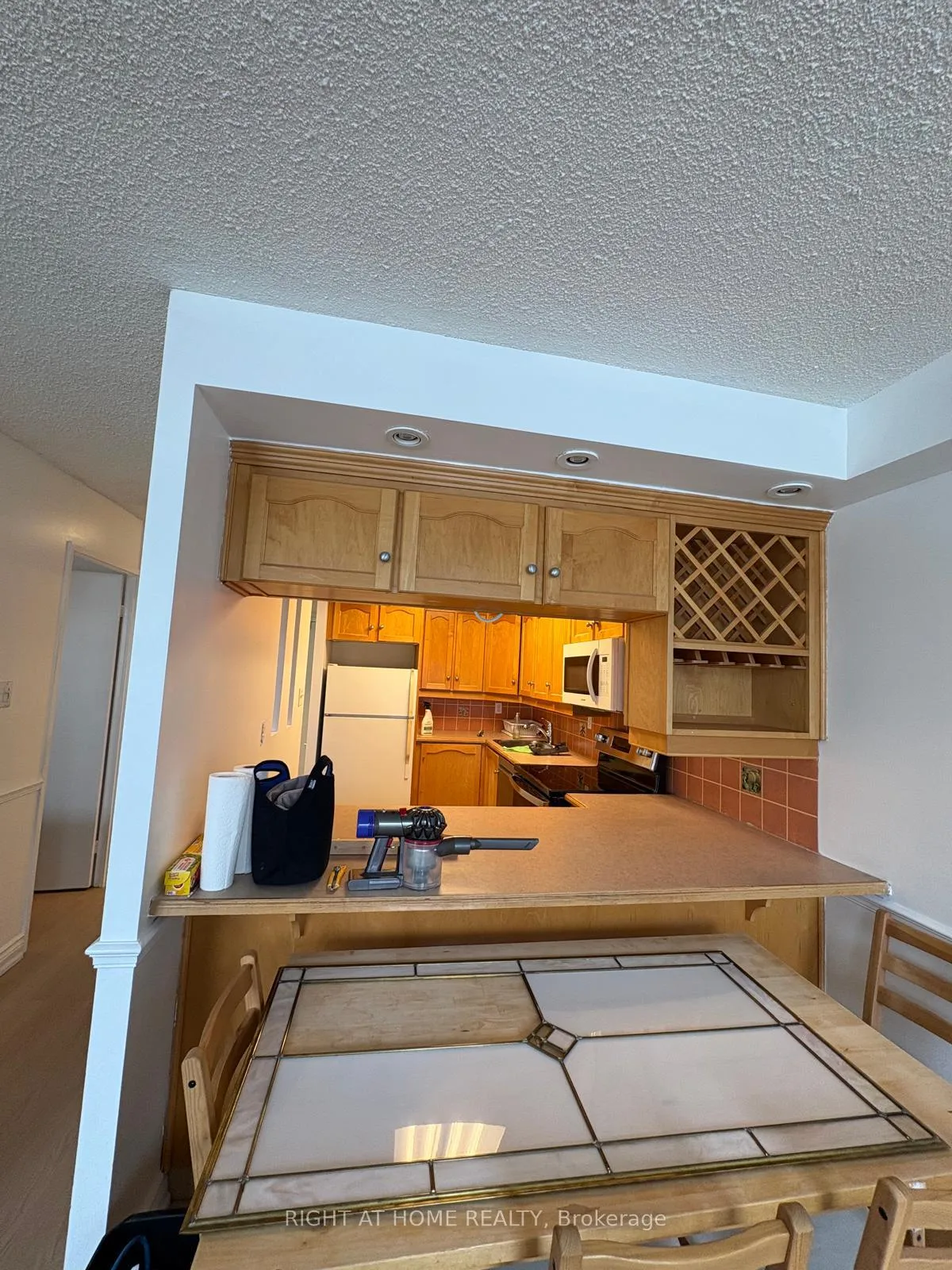 Photo 7 of Unit 2309, 633 Bay Street, Toronto, Bay Street Corridor — HOMEH