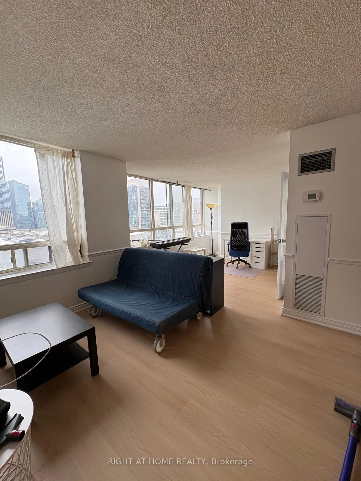 Photo 8 of Unit 2309, 633 Bay Street, Toronto, Bay Street Corridor — HOMEH