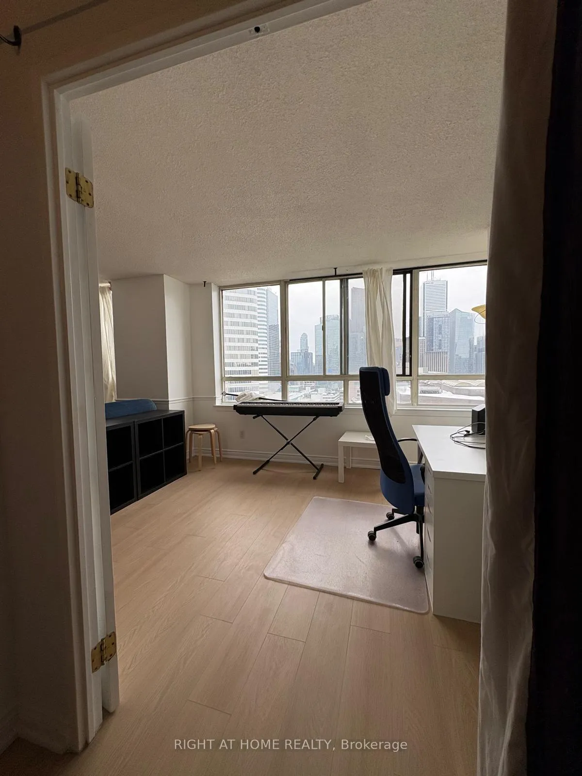 Photo 10 of Unit 2309, 633 Bay Street, Toronto, Bay Street Corridor — HOMEH