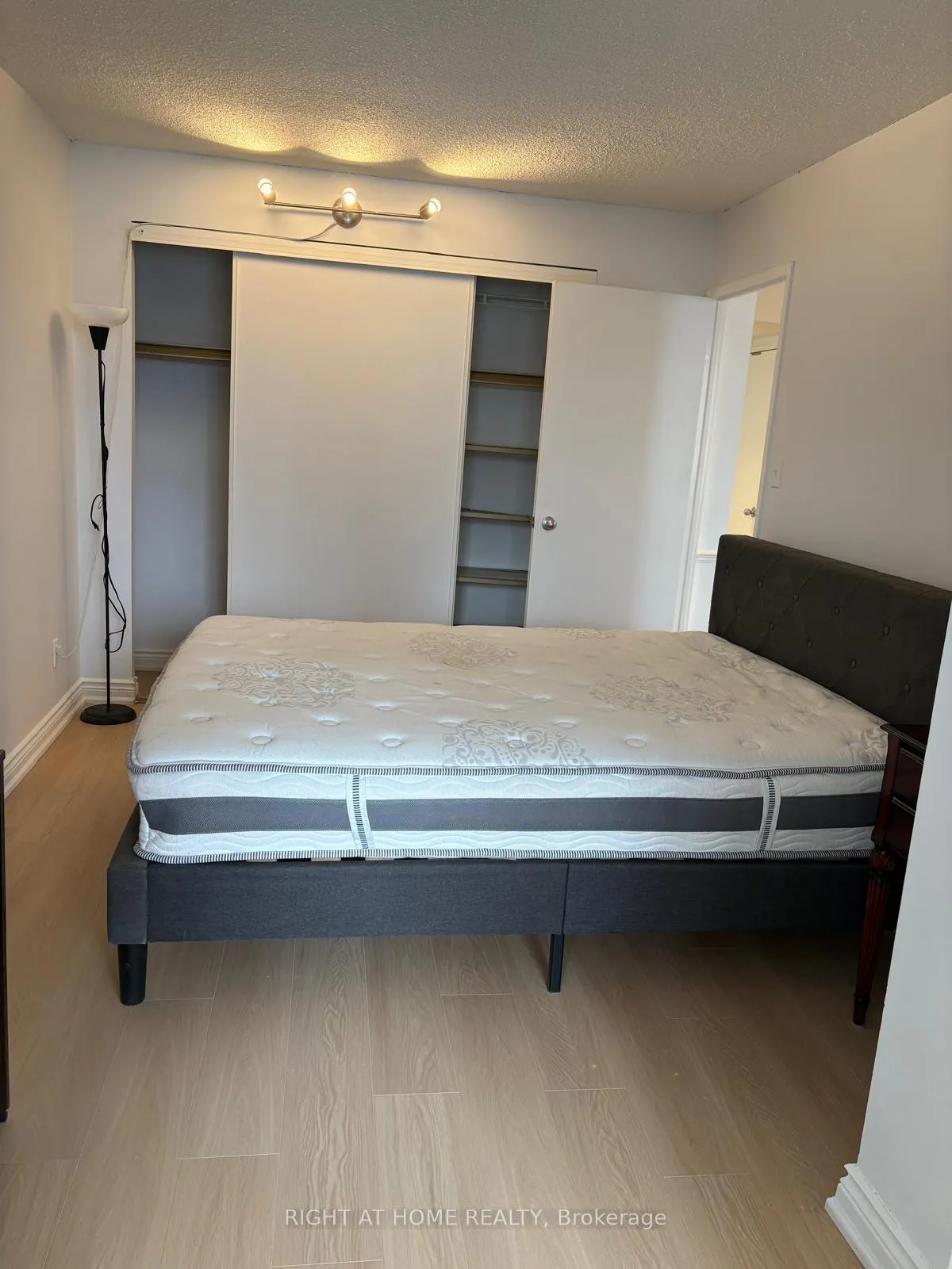 Photo 12 of Unit 2309, 633 Bay Street, Toronto, Bay Street Corridor — HOMEH