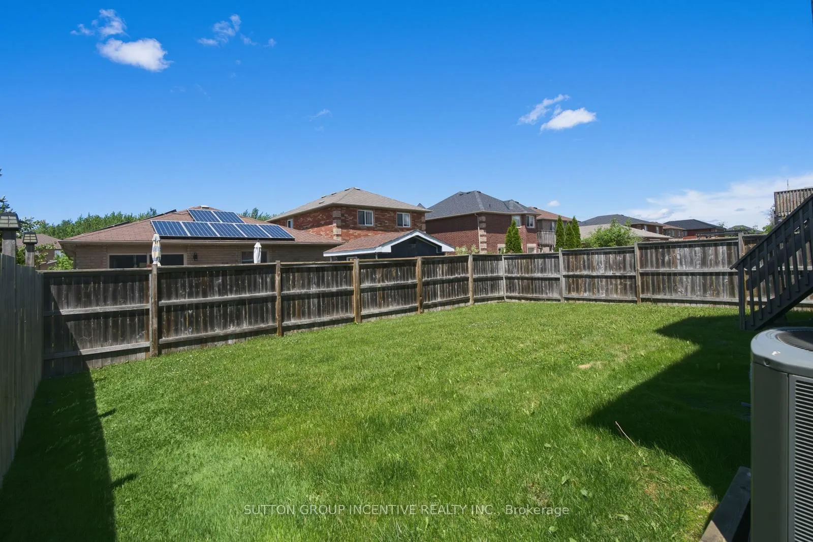 Photo 4 of 70 Shalom Way, Barrie, Painswick South — HOMEH