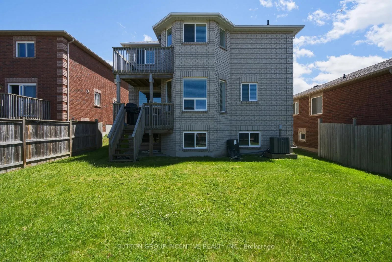 Photo 5 of 70 Shalom Way, Barrie, Painswick South — HOMEH