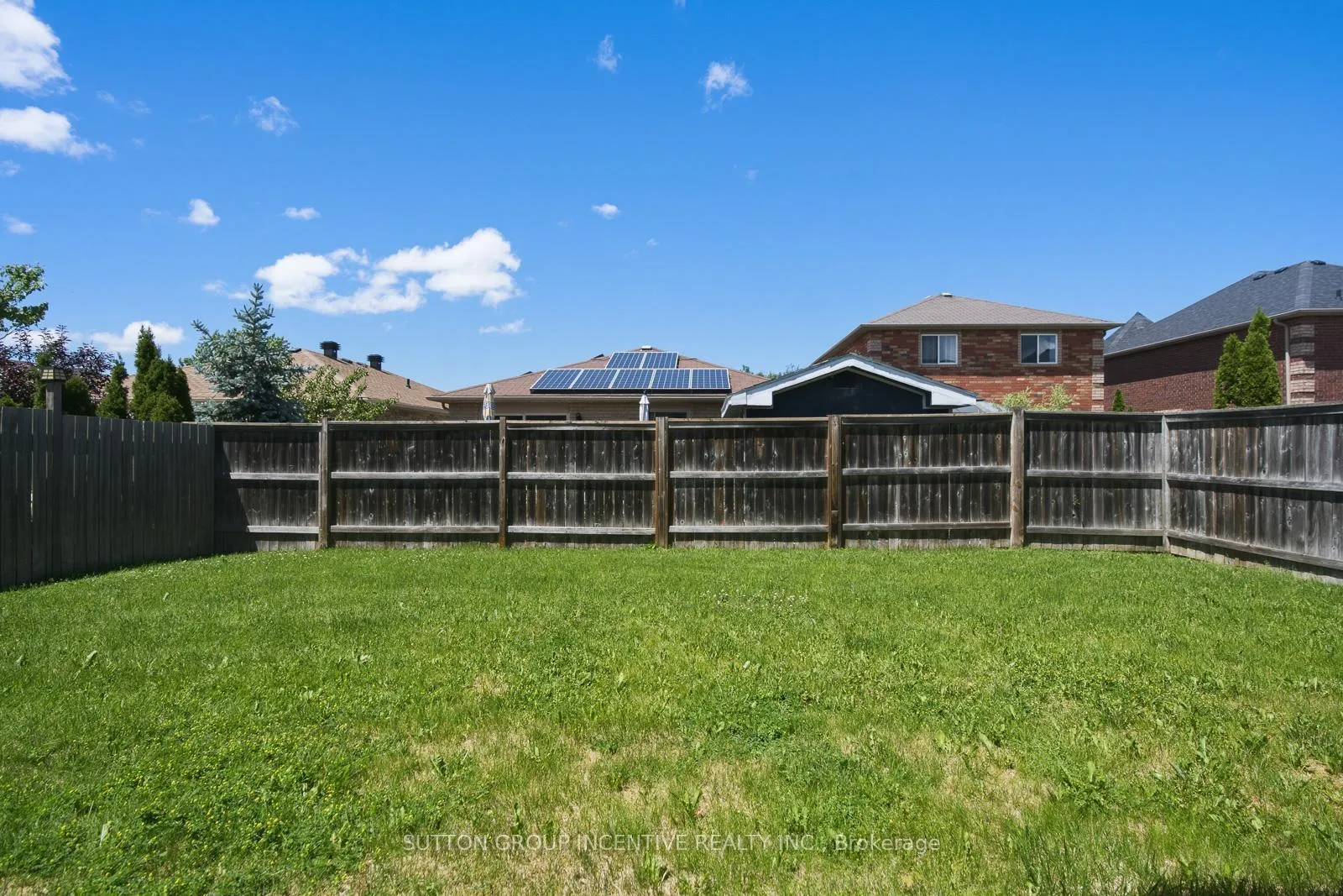 Photo 8 of 70 Shalom Way, Barrie, Painswick South — HOMEH