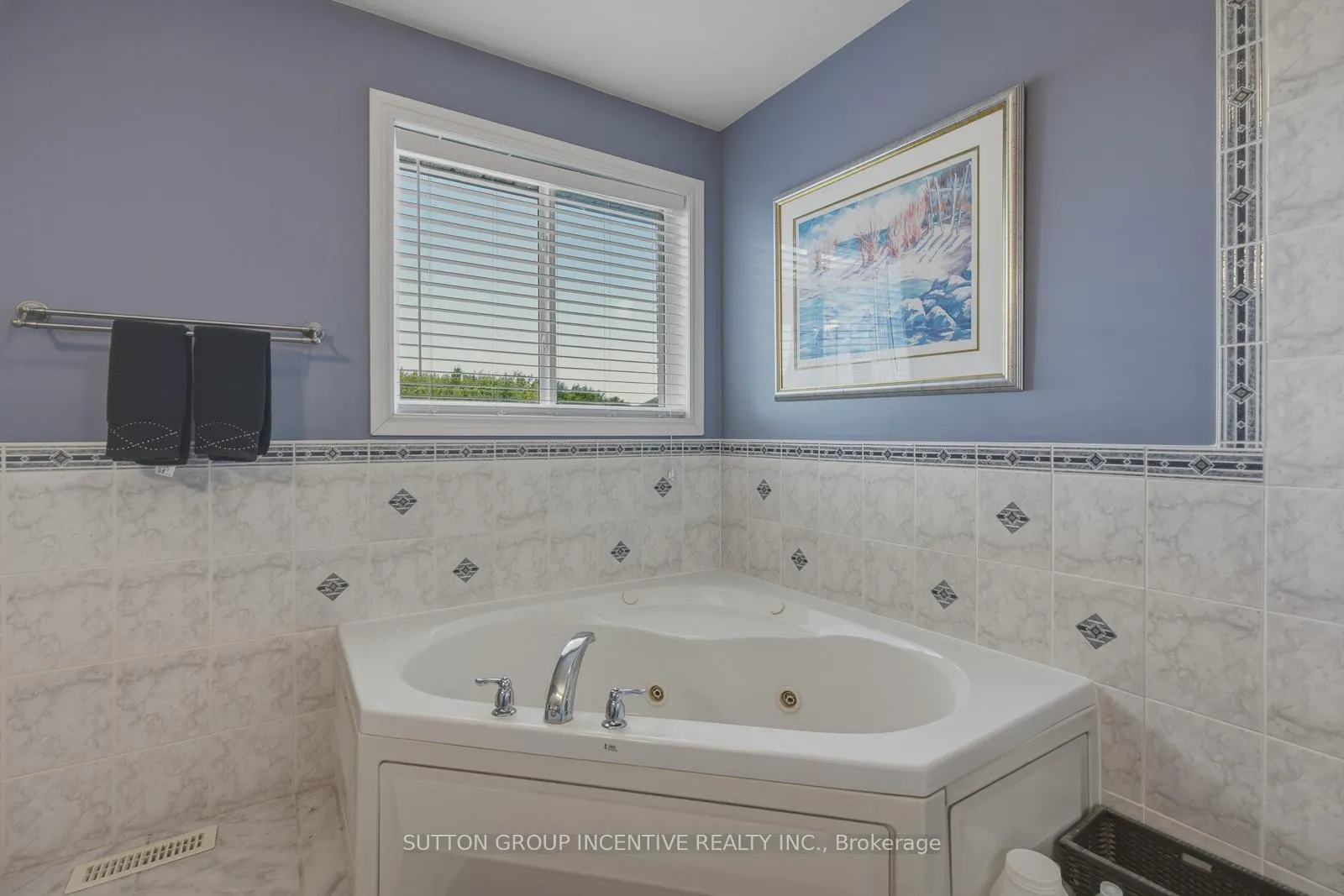 Photo 38 of 70 Shalom Way, Barrie, Painswick South — HOMEH
