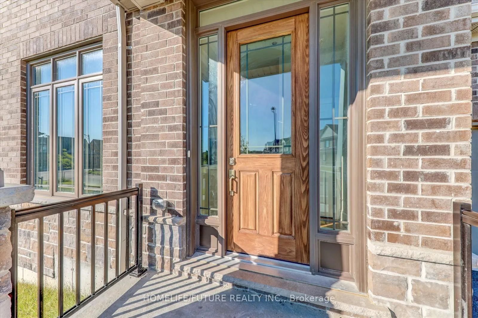 Photo 4 of 212 Mallory Terrace, Peterborough, Northcrest Ward 5 — HOMEH