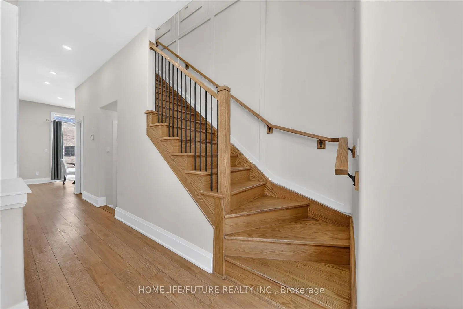 Photo 16 of 212 Mallory Terrace, Peterborough, Northcrest Ward 5 — HOMEH