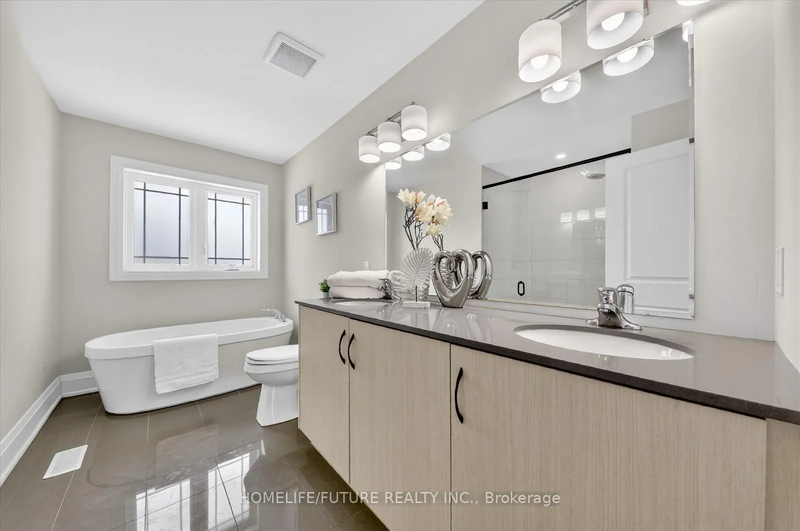 Photo 20 of 212 Mallory Terrace, Peterborough, Northcrest Ward 5 — HOMEH
