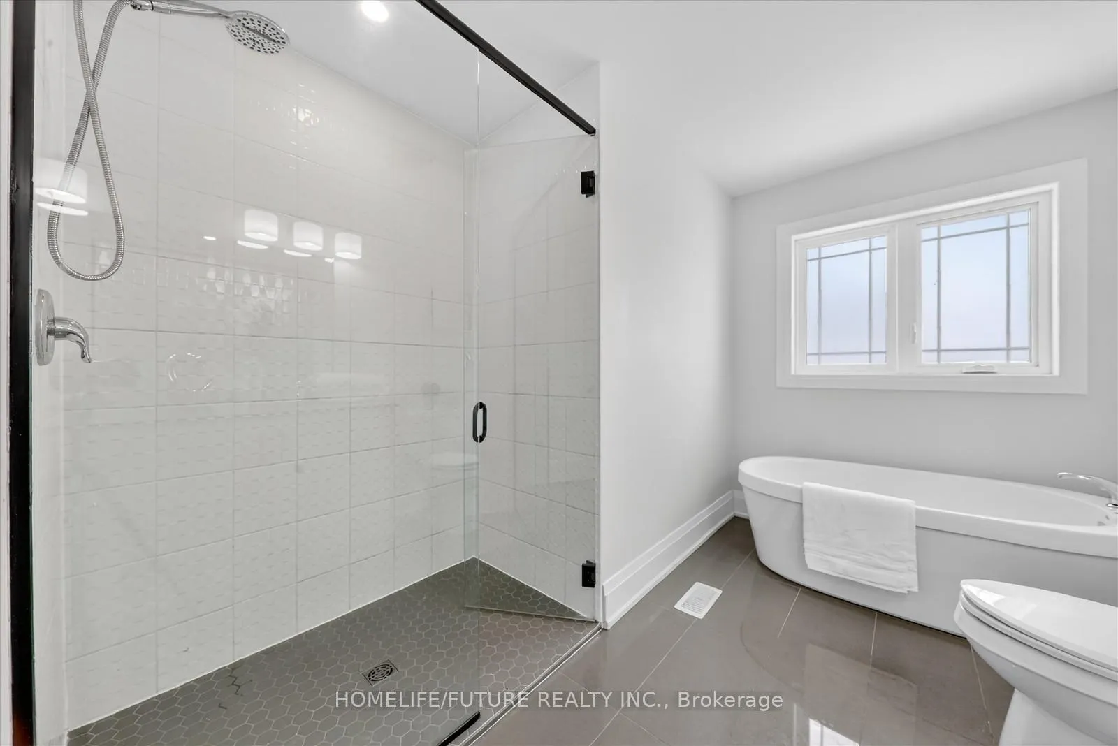 Photo 21 of 212 Mallory Terrace, Peterborough, Northcrest Ward 5 — HOMEH