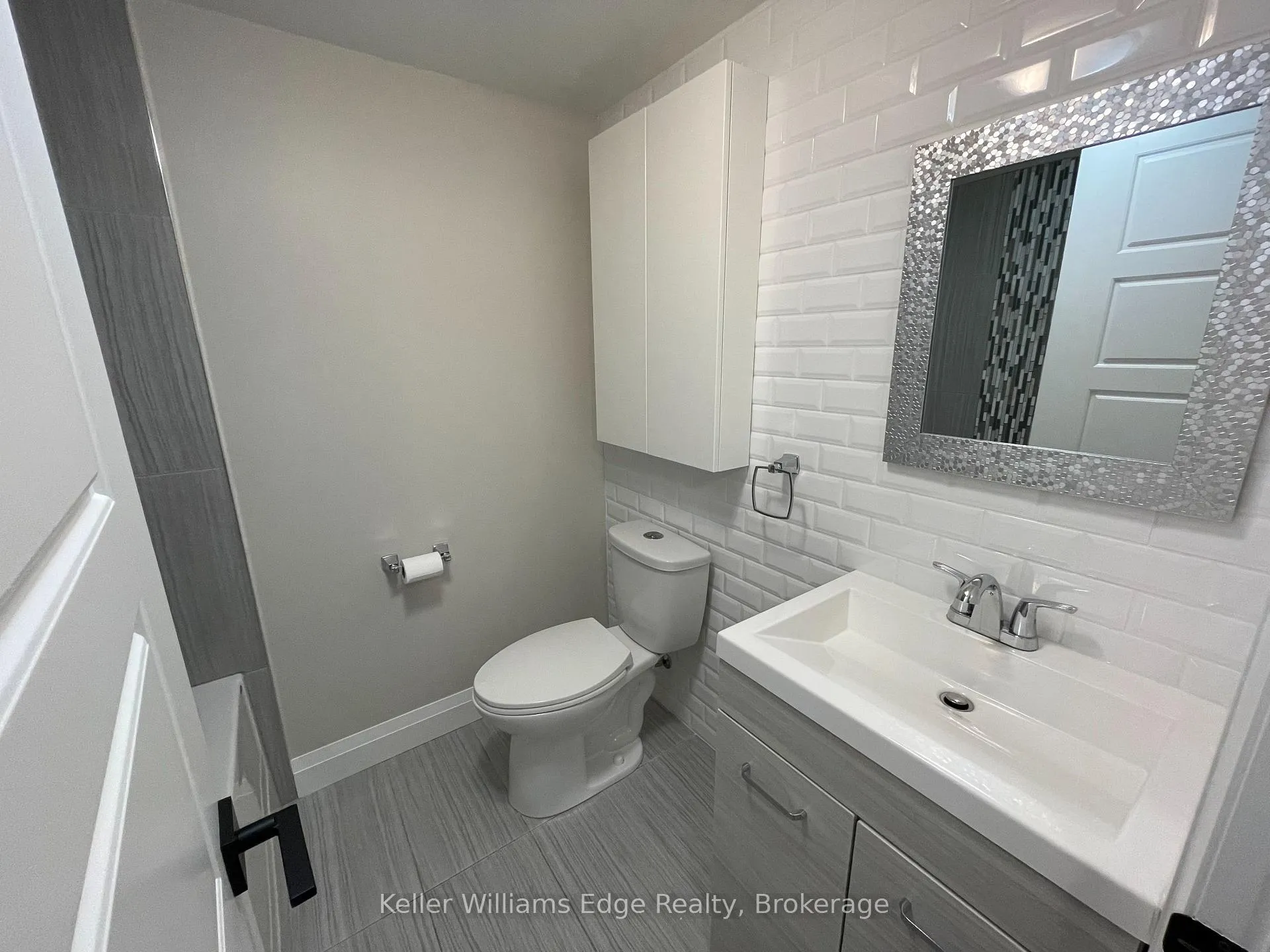 Photo 5 of Unit Lower, 24 Baroche Street, Hamilton, Lawfield — HOMEH