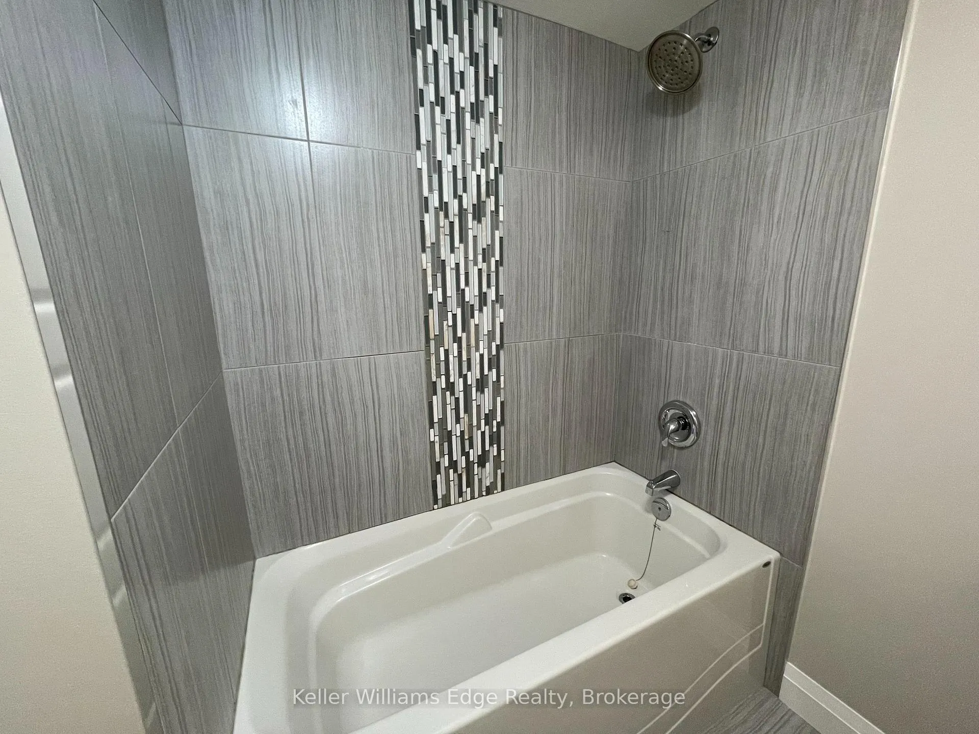 Photo 6 of Unit Lower, 24 Baroche Street, Hamilton, Lawfield — HOMEH