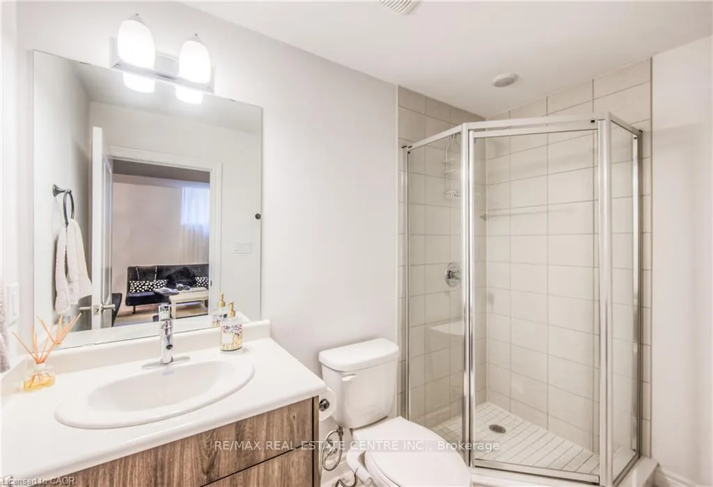 Photo 23 of 19 Baker Lane E, Brant, Paris — HOMEH