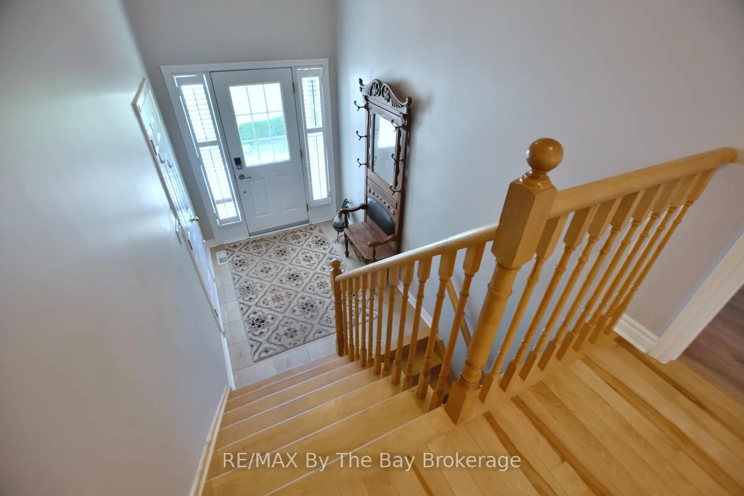 Photo 5 of 4 Anthony Street, Wasaga Beach — HOMEH