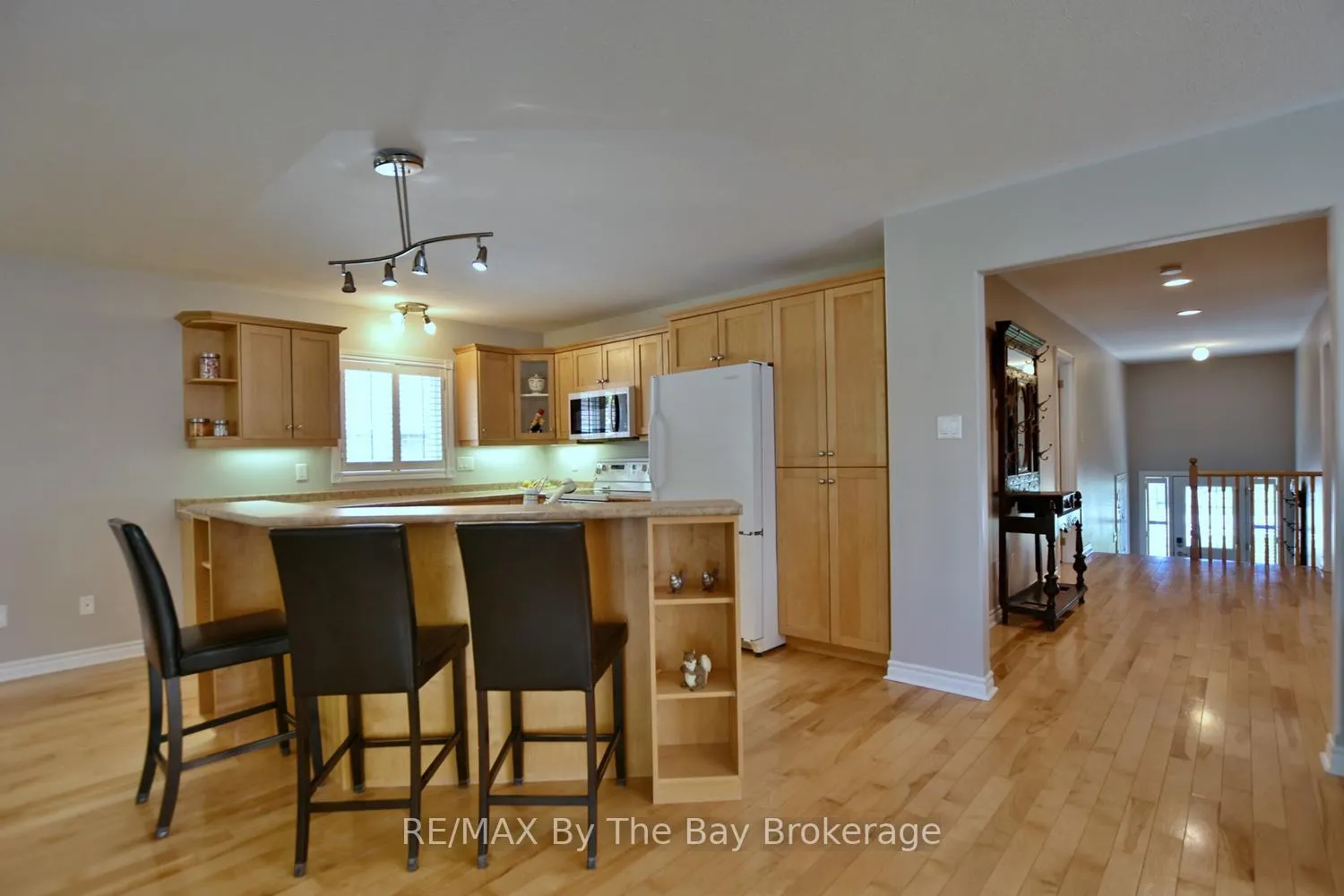 Photo 16 of 4 Anthony Street, Wasaga Beach — HOMEH