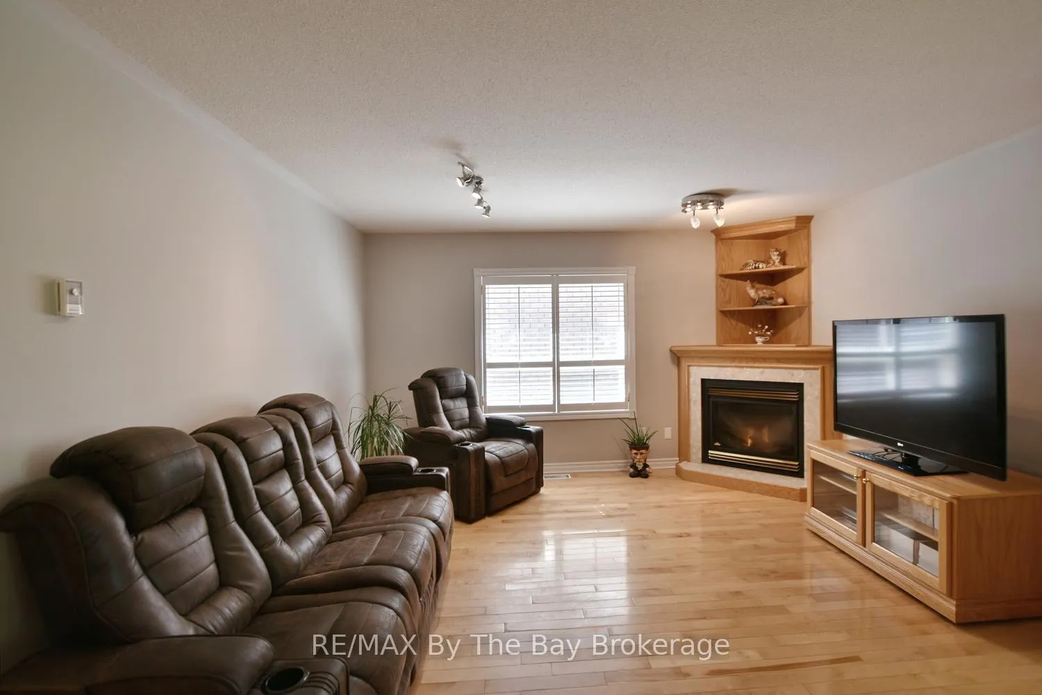 Photo 21 of 4 Anthony Street, Wasaga Beach — HOMEH