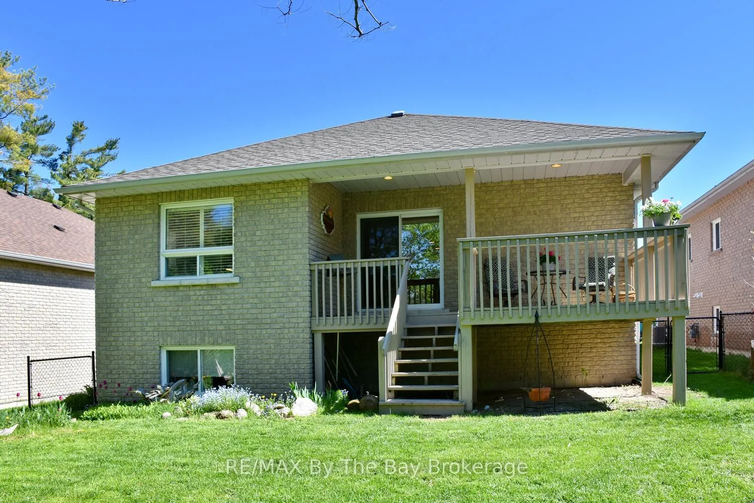 Photo 32 of 4 Anthony Street, Wasaga Beach — HOMEH