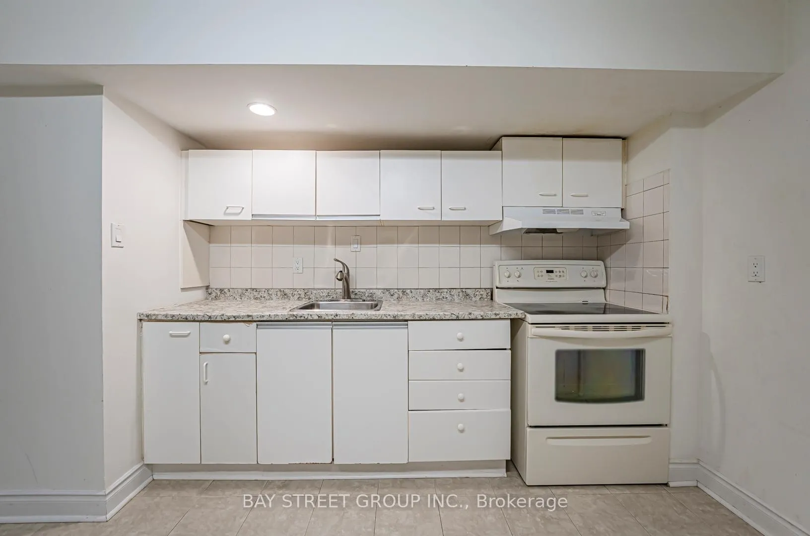 Photo 3 of 29 Ashmore Crescent, Markham, Milliken Mills East — HOMEH