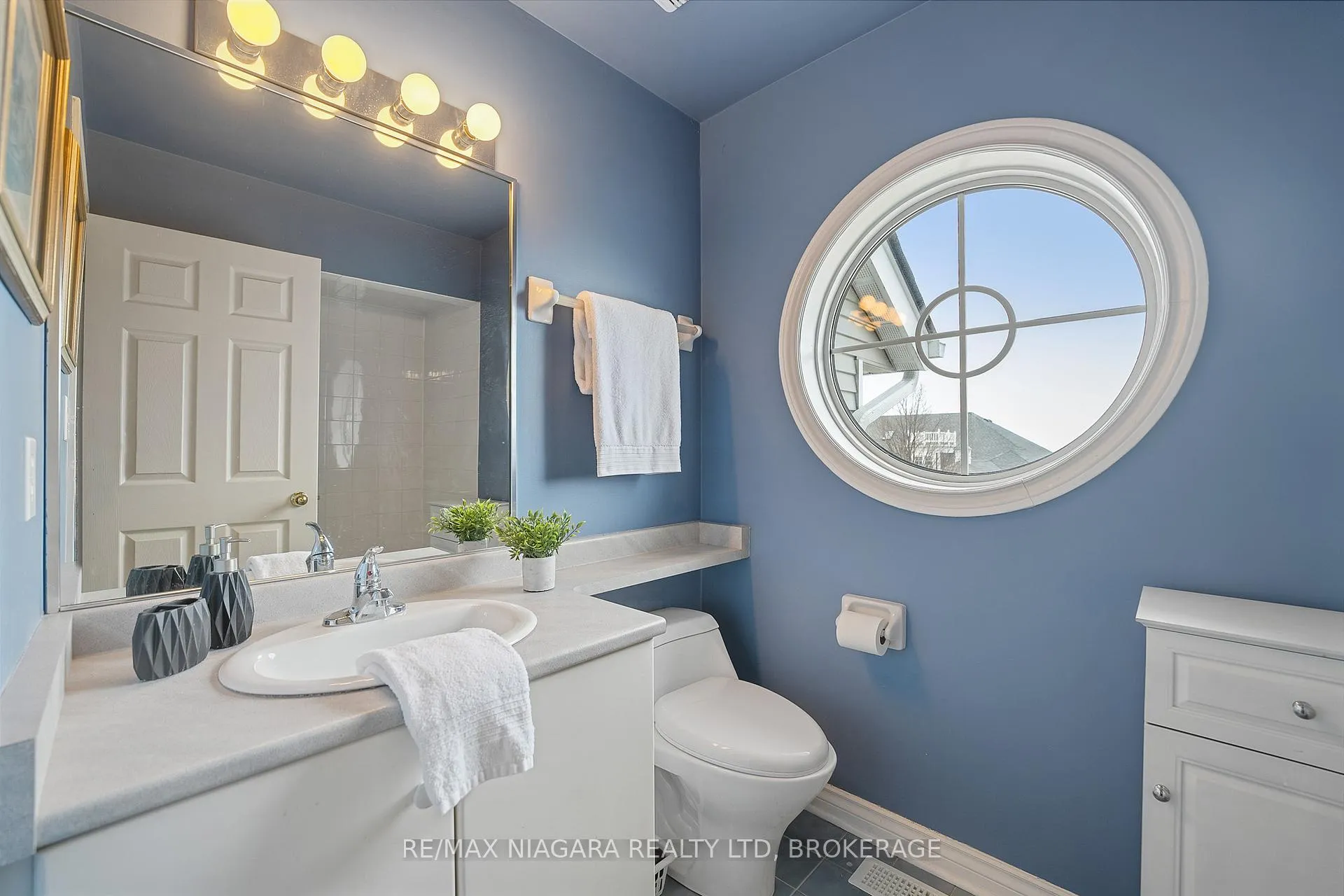 Photo 14 of Unit 41, 15 Lakeside Drive, St. Catharines, Port Weller — HOMEH