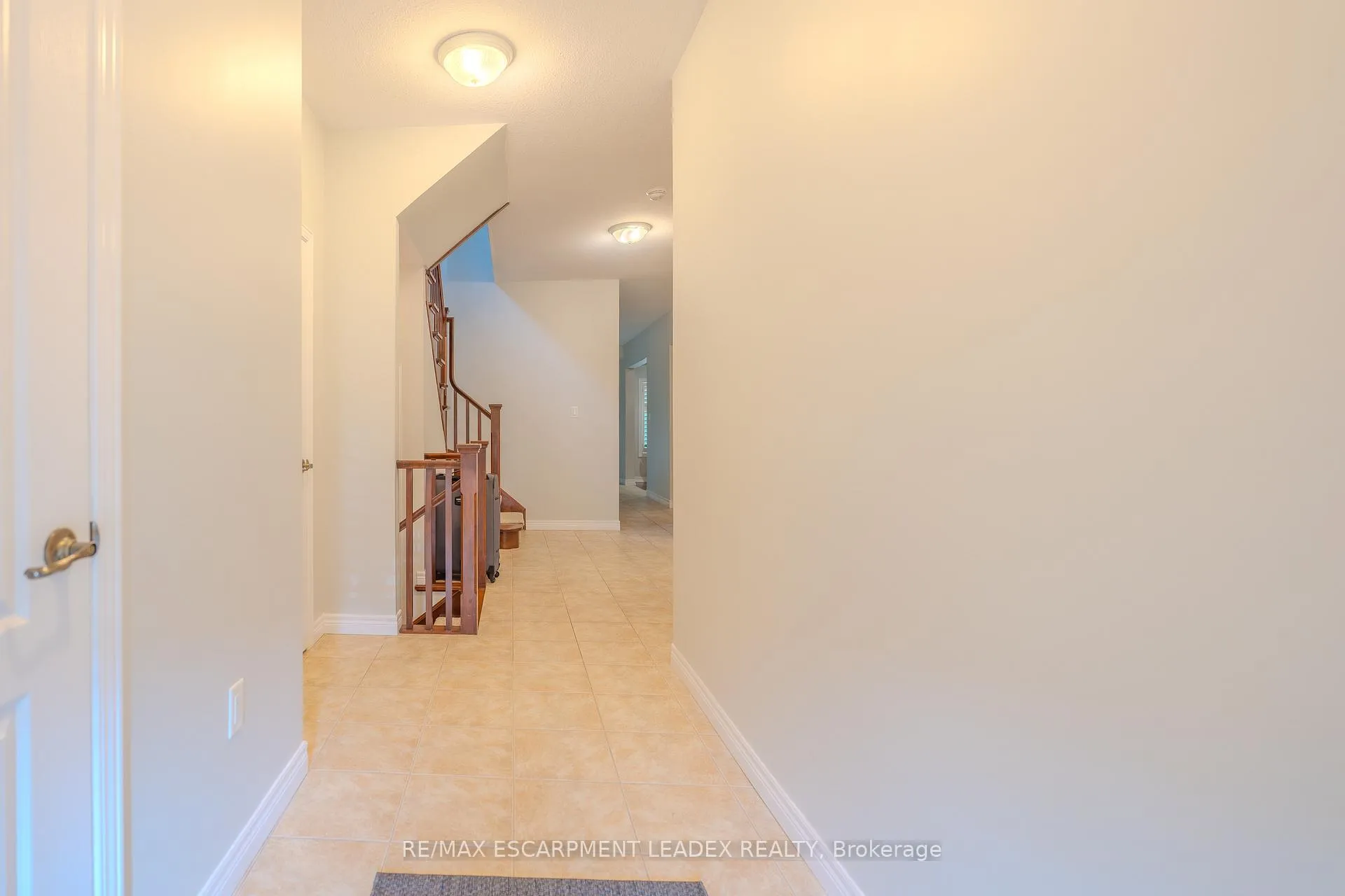 Photo 2 of Unit 8, 441 Stonehenge Drive, Hamilton, Meadowlands — HOMEH