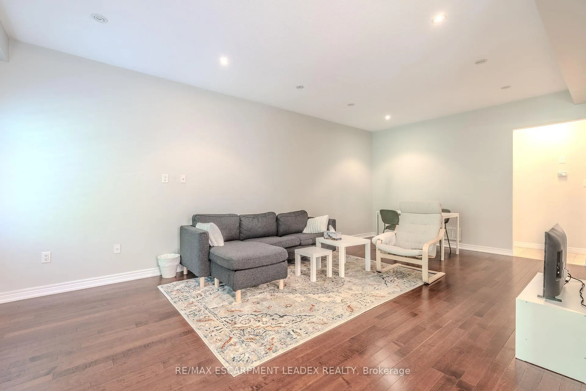 Photo 6 of Unit 8, 441 Stonehenge Drive, Hamilton, Meadowlands — HOMEH
