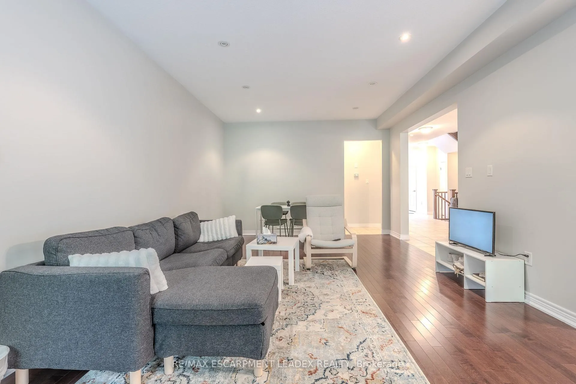 Photo 7 of Unit 8, 441 Stonehenge Drive, Hamilton, Meadowlands — HOMEH