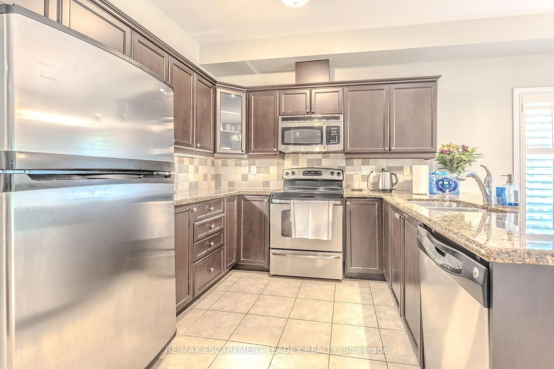 Photo 10 of Unit 8, 441 Stonehenge Drive, Hamilton, Meadowlands — HOMEH