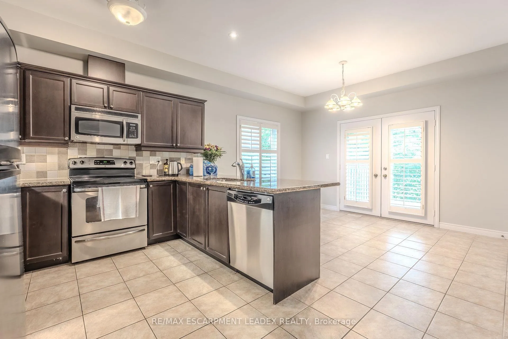 Photo 11 of Unit 8, 441 Stonehenge Drive, Hamilton, Meadowlands — HOMEH
