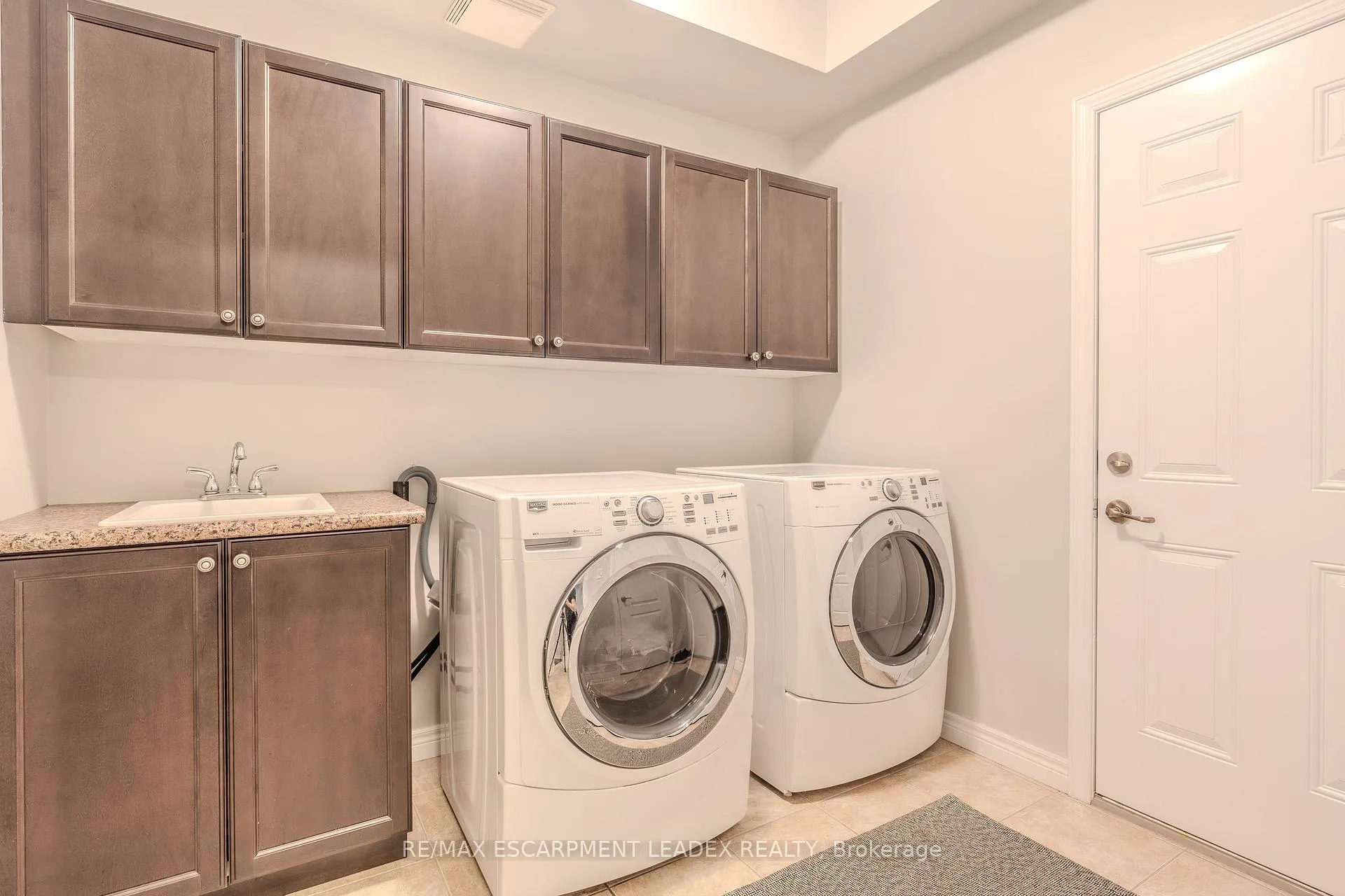 Photo 12 of Unit 8, 441 Stonehenge Drive, Hamilton, Meadowlands — HOMEH