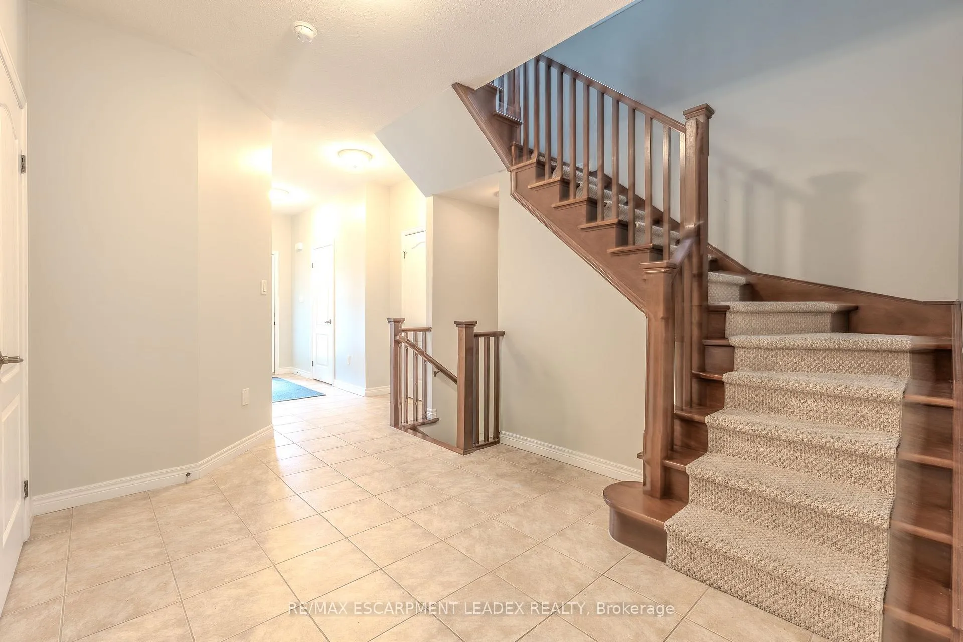 Photo 13 of Unit 8, 441 Stonehenge Drive, Hamilton, Meadowlands — HOMEH