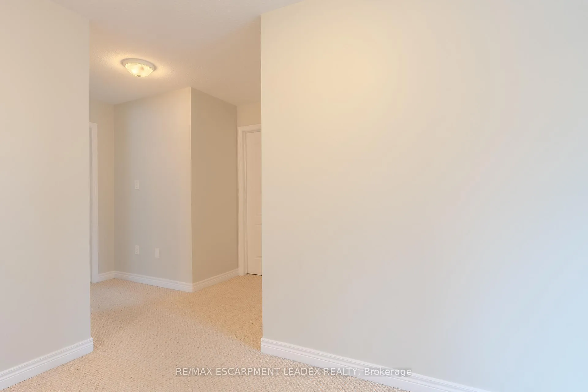 Photo 14 of Unit 8, 441 Stonehenge Drive, Hamilton, Meadowlands — HOMEH