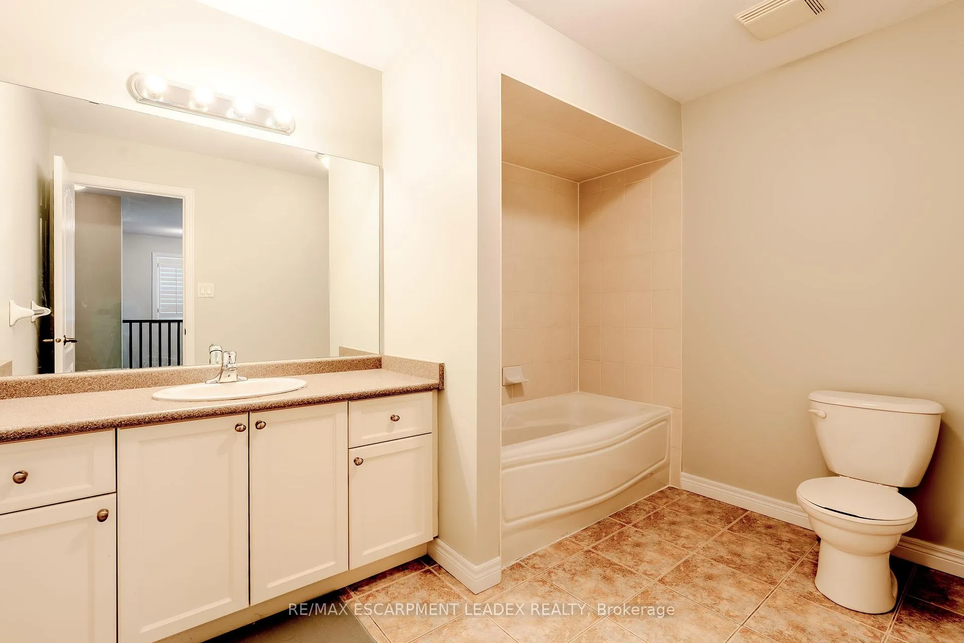 Photo 19 of Unit 8, 441 Stonehenge Drive, Hamilton, Meadowlands — HOMEH