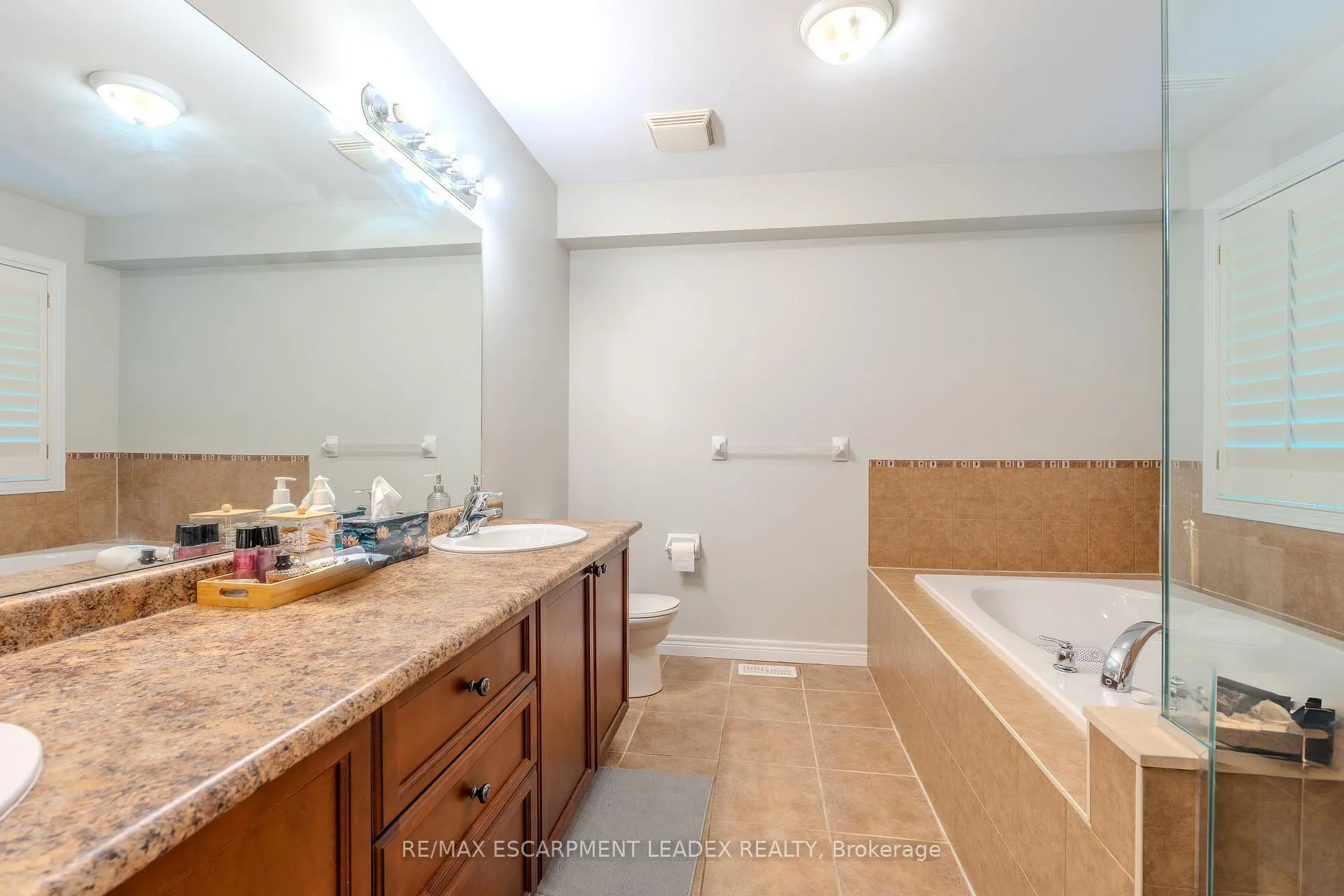 Photo 22 of Unit 8, 441 Stonehenge Drive, Hamilton, Meadowlands — HOMEH