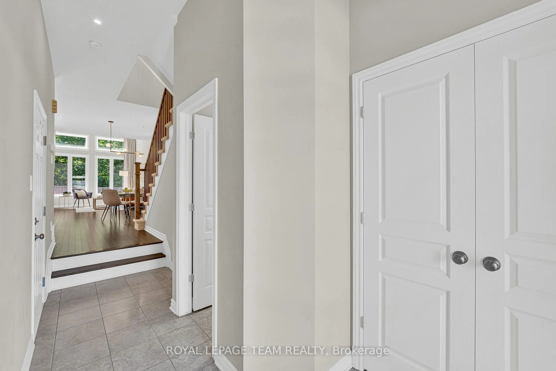 Photo 4 of 534 Stargazer Crescent, Ottawa, Riverside South/Gloucester Glen — HOMEH