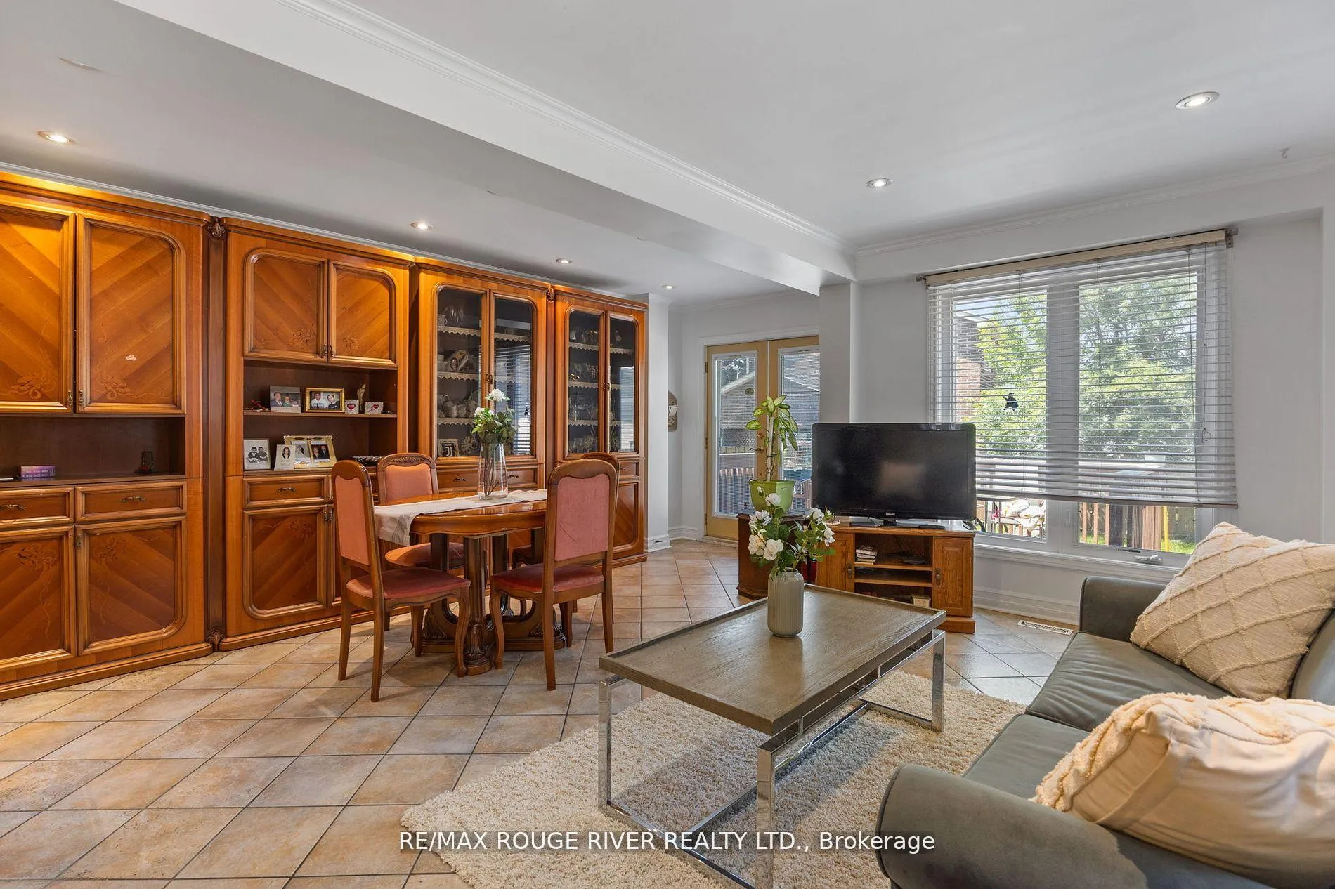 Photo 8 of 72 Coles Avenue, Vaughan, Vaughan Grove — HOMEH
