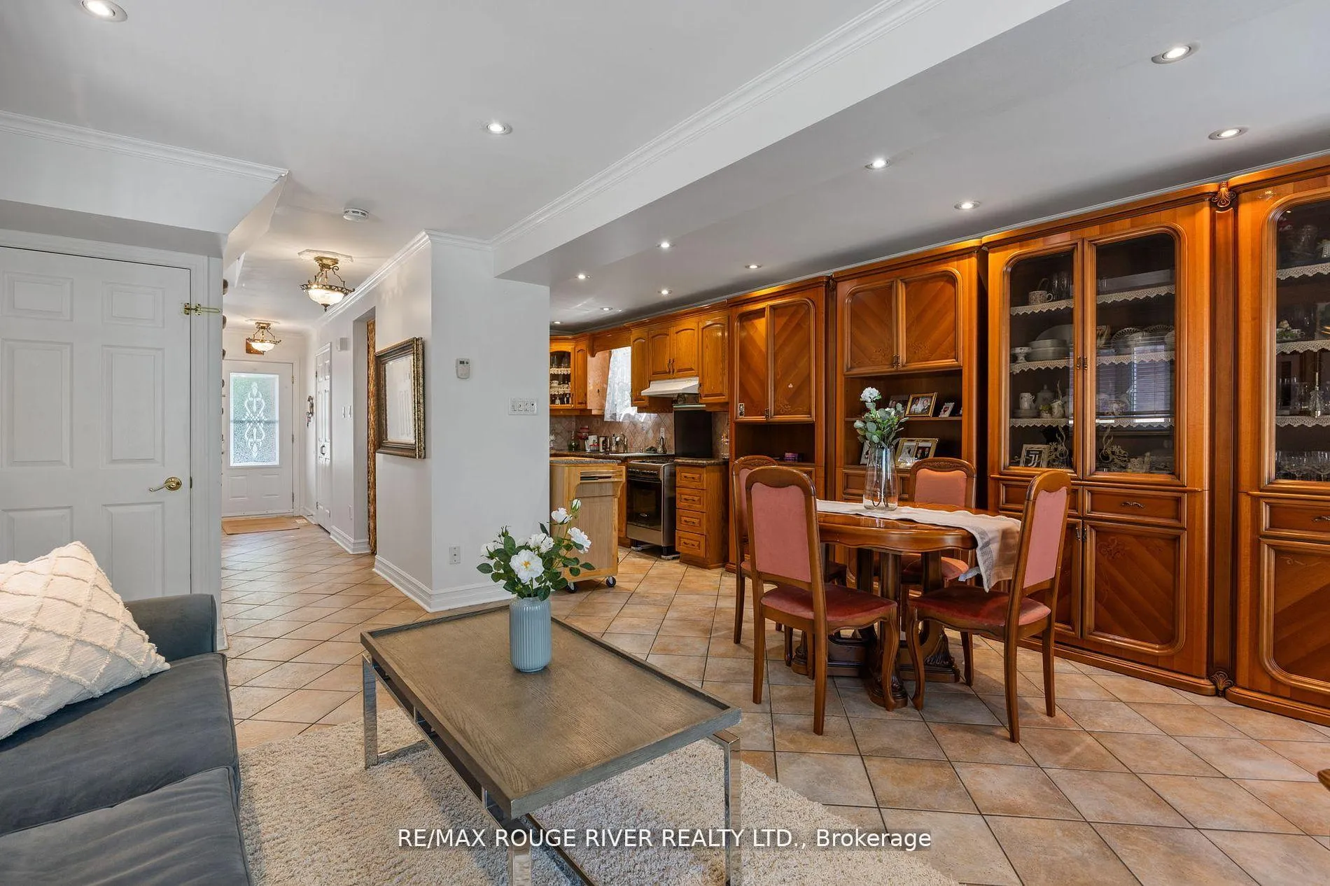 Photo 9 of 72 Coles Avenue, Vaughan, Vaughan Grove — HOMEH