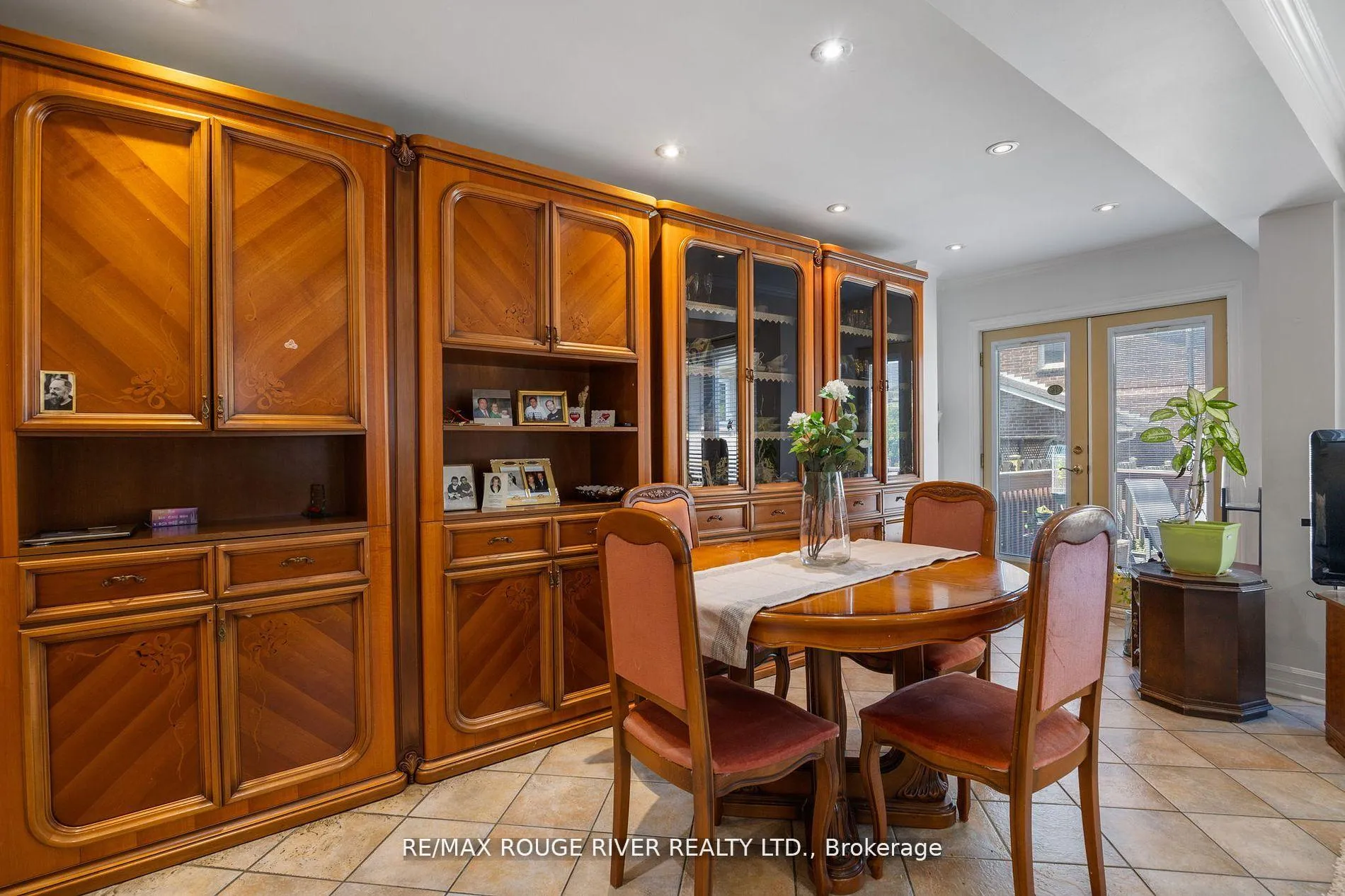 Photo 10 of 72 Coles Avenue, Vaughan, Vaughan Grove — HOMEH