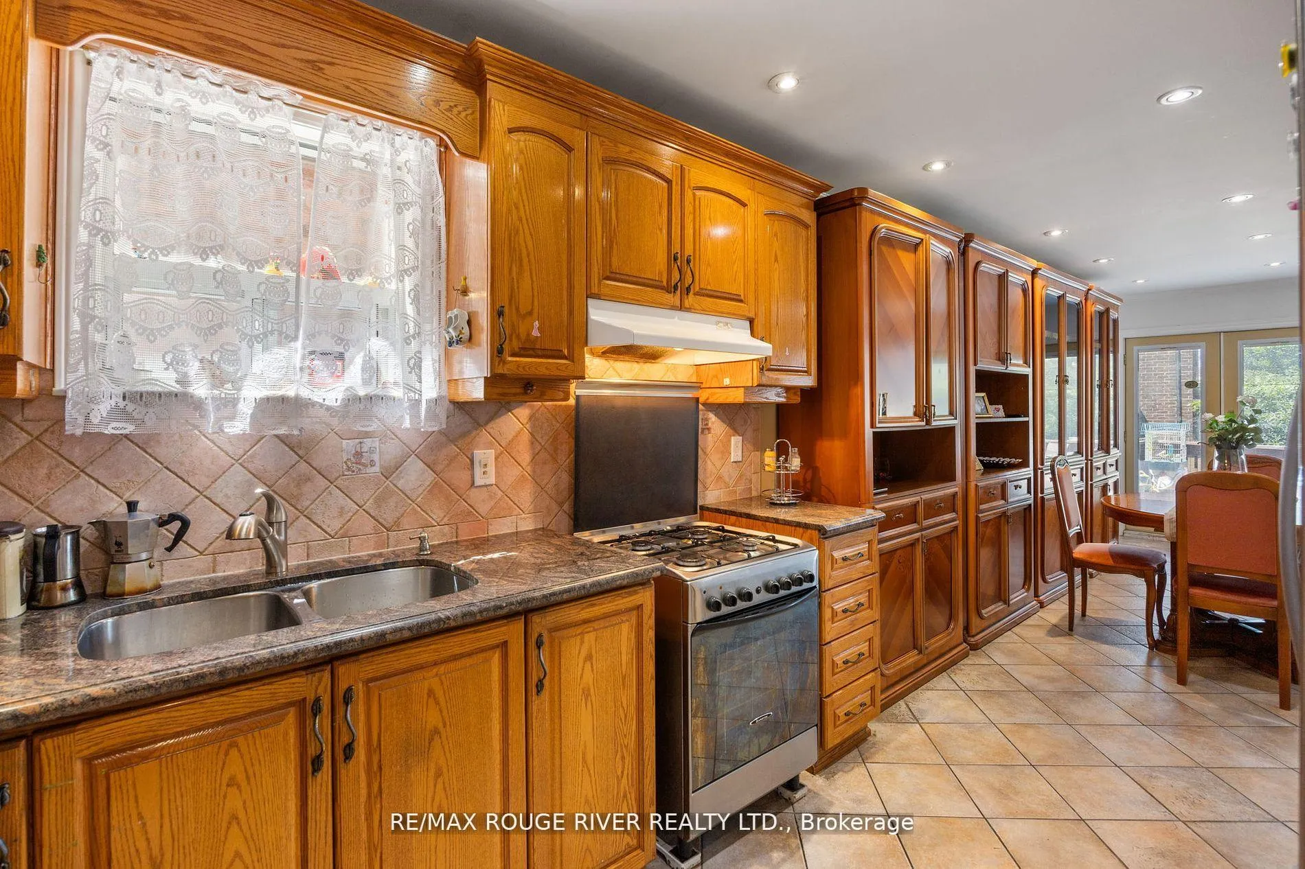 Photo 11 of 72 Coles Avenue, Vaughan, Vaughan Grove — HOMEH