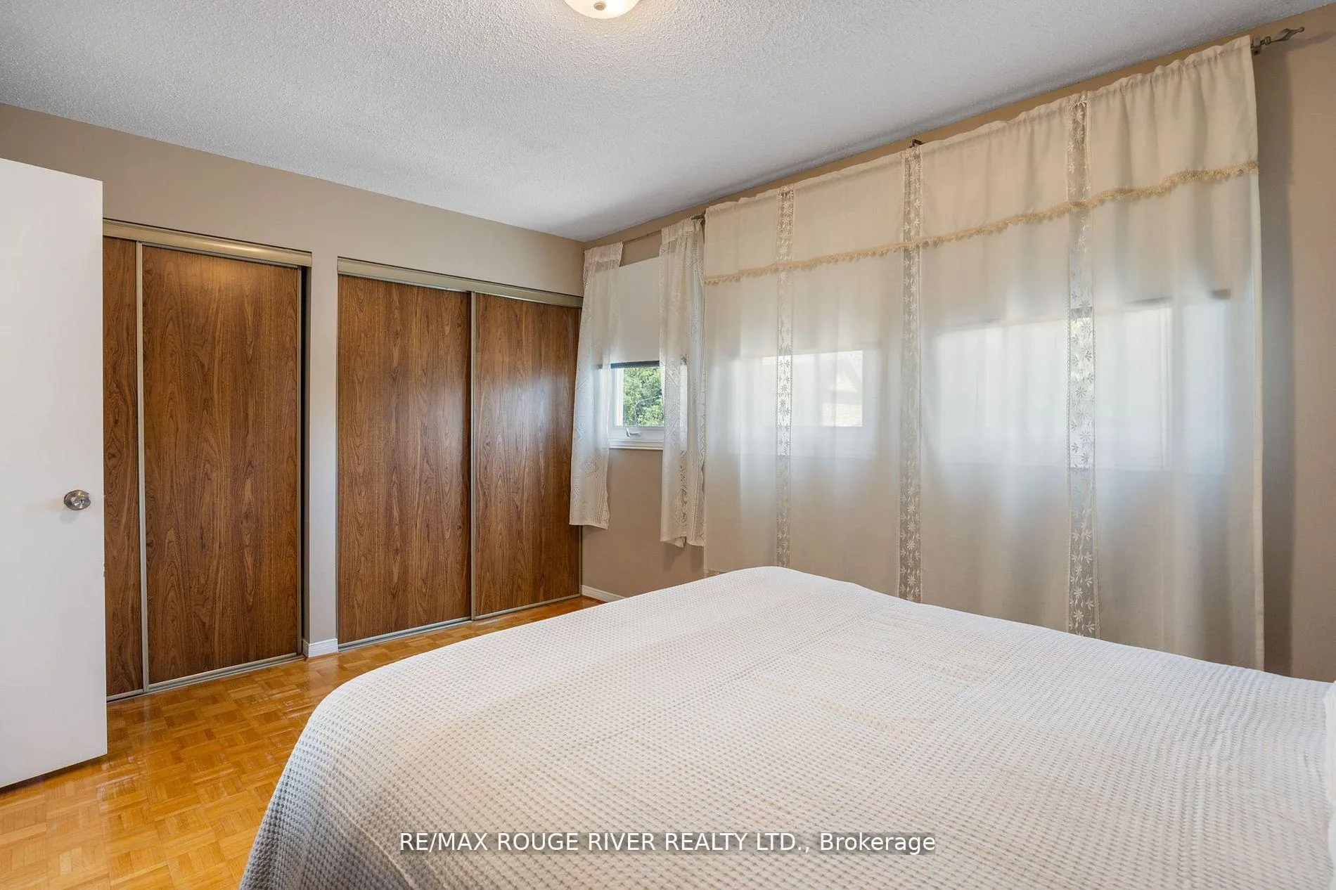 Photo 16 of 72 Coles Avenue, Vaughan, Vaughan Grove — HOMEH