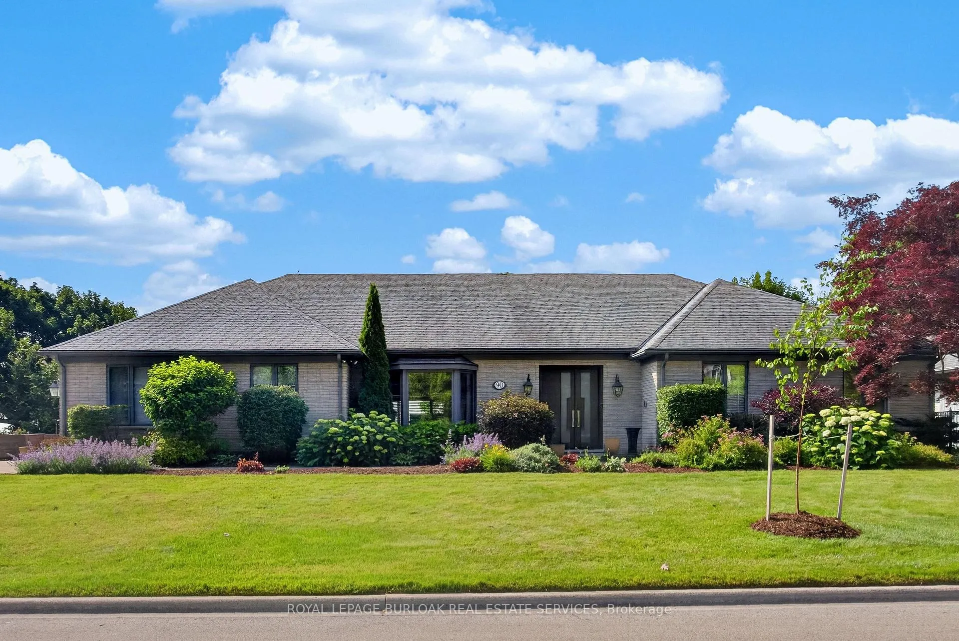 Front of 90 Oaklands Park Court