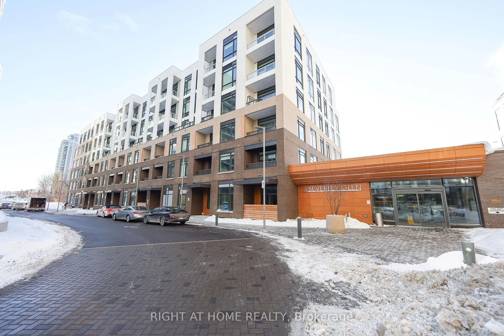 Front of Unit D433, 8 Beverley Glen Boulevard