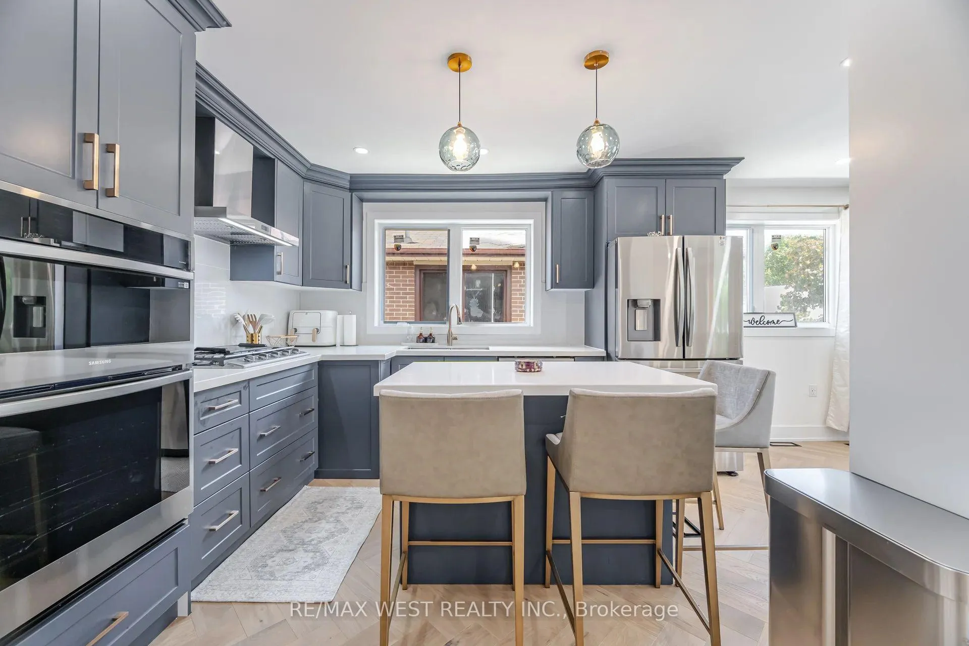 Photo 3 of 92 Archibald Street, Brampton, Brampton West — HOMEH
