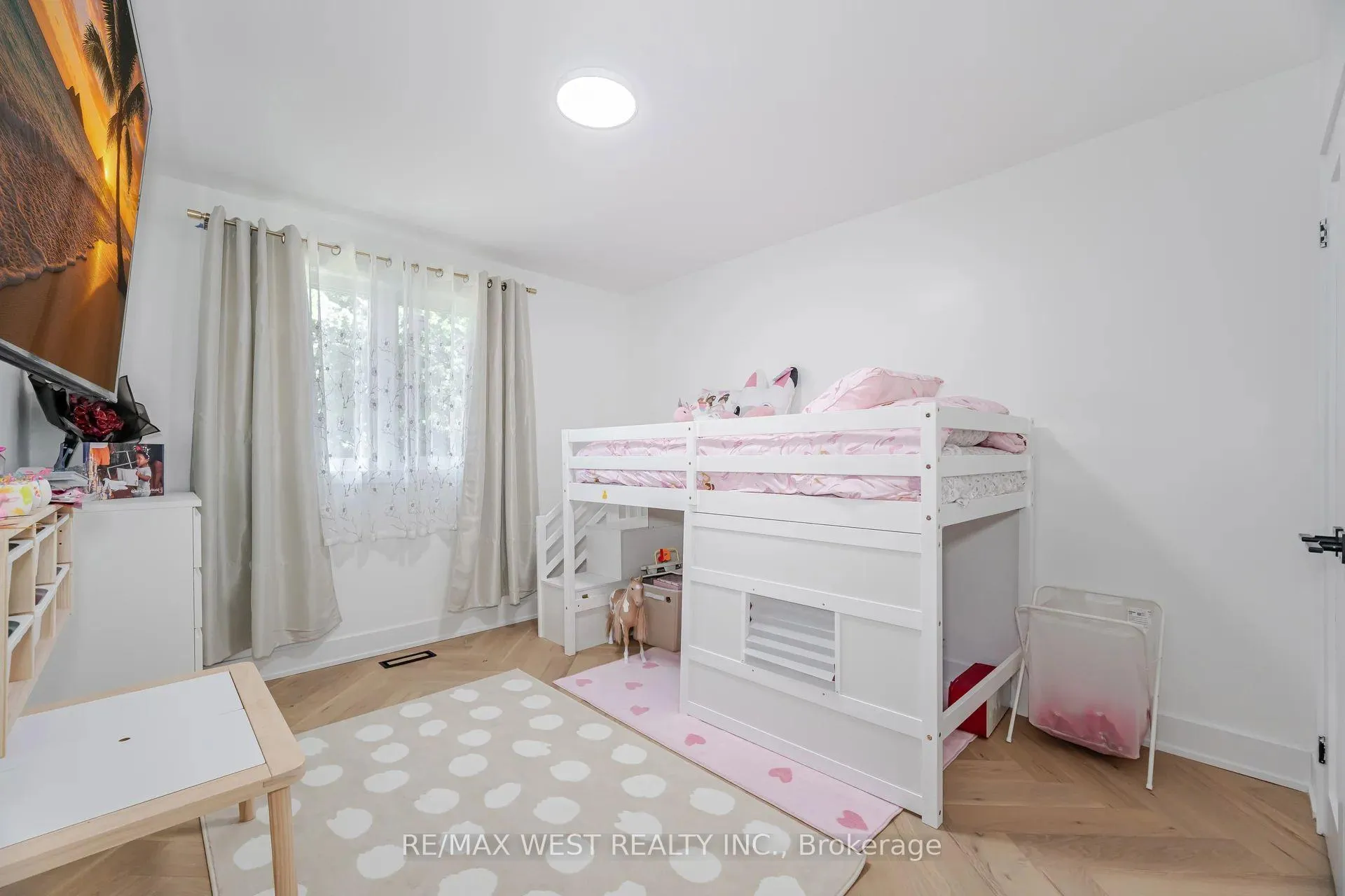 Photo 8 of 92 Archibald Street, Brampton, Brampton West — HOMEH