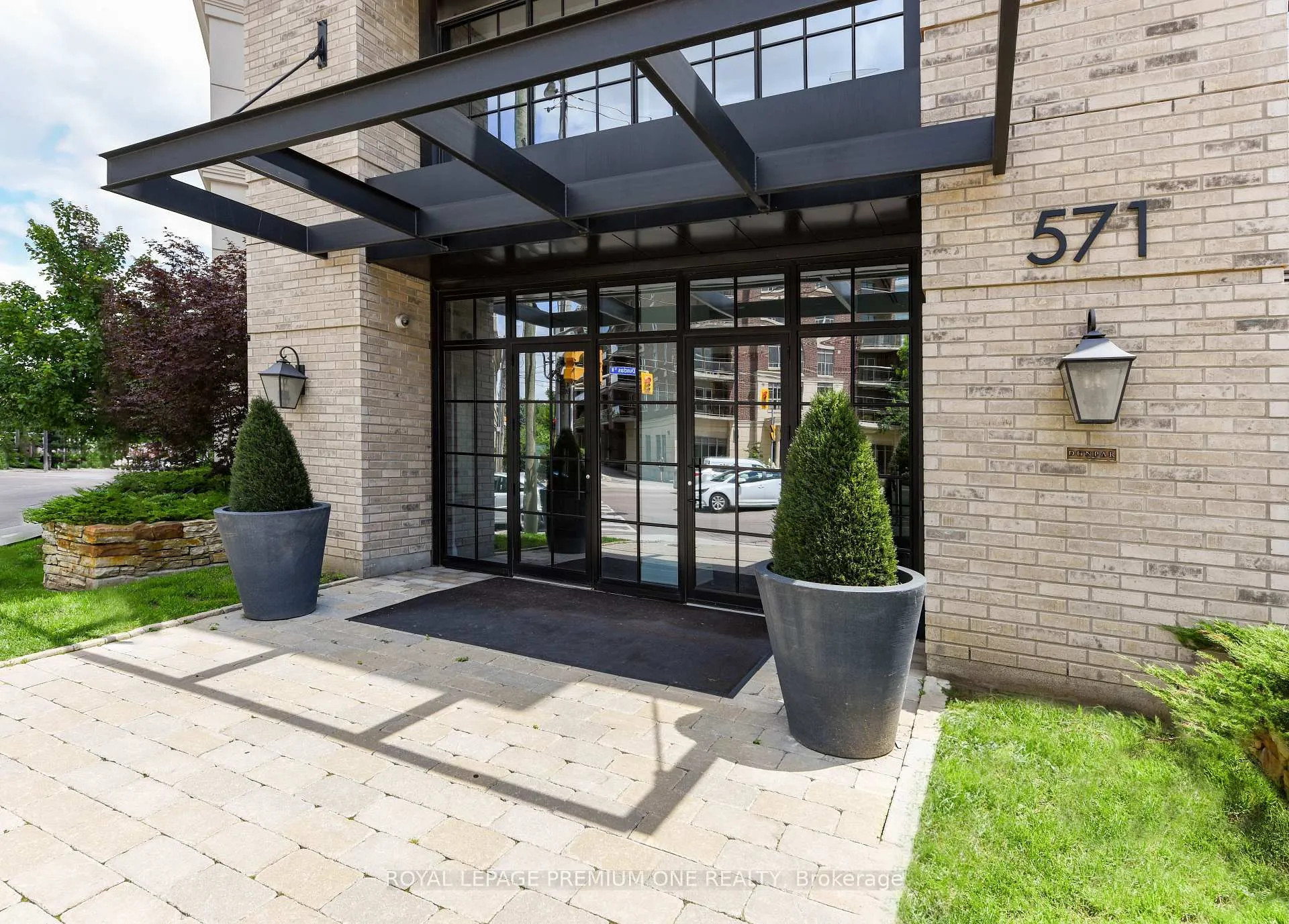 Photo 2 of Unit PH06, 571 Prince Edward Drive, Etobicoke, Kingsway South — HOMEH