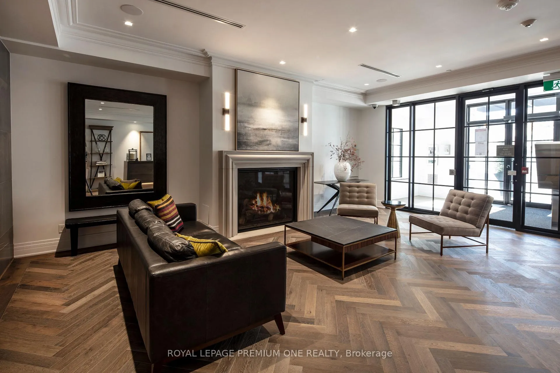 Photo 4 of Unit PH06, 571 Prince Edward Drive, Etobicoke, Kingsway South — HOMEH