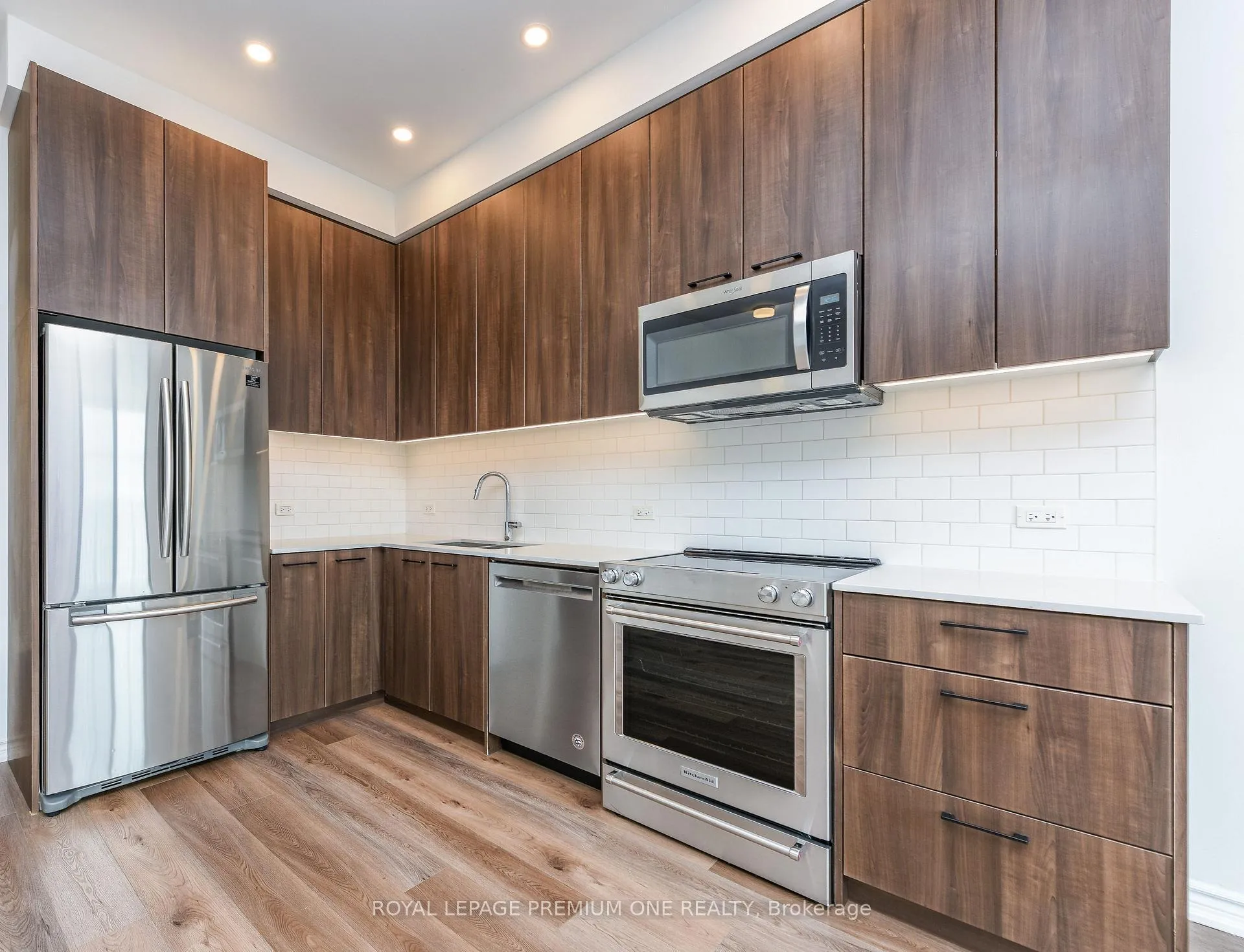 Photo 16 of Unit PH06, 571 Prince Edward Drive, Etobicoke, Kingsway South — HOMEH