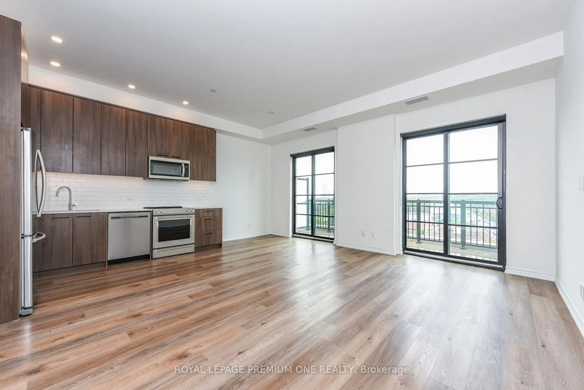 Photo 17 of Unit PH06, 571 Prince Edward Drive, Etobicoke, Kingsway South — HOMEH