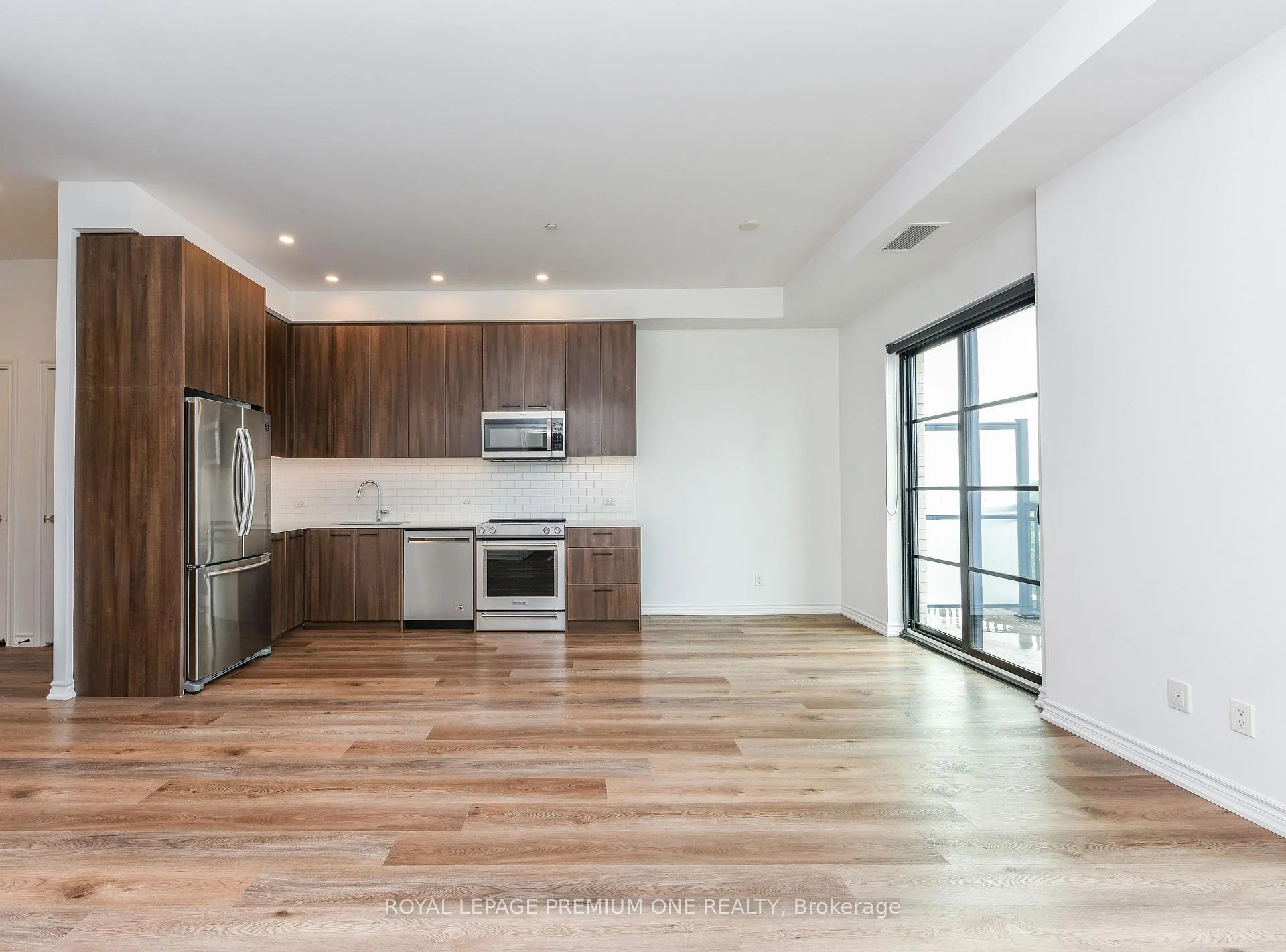 Photo 18 of Unit PH06, 571 Prince Edward Drive, Etobicoke, Kingsway South — HOMEH