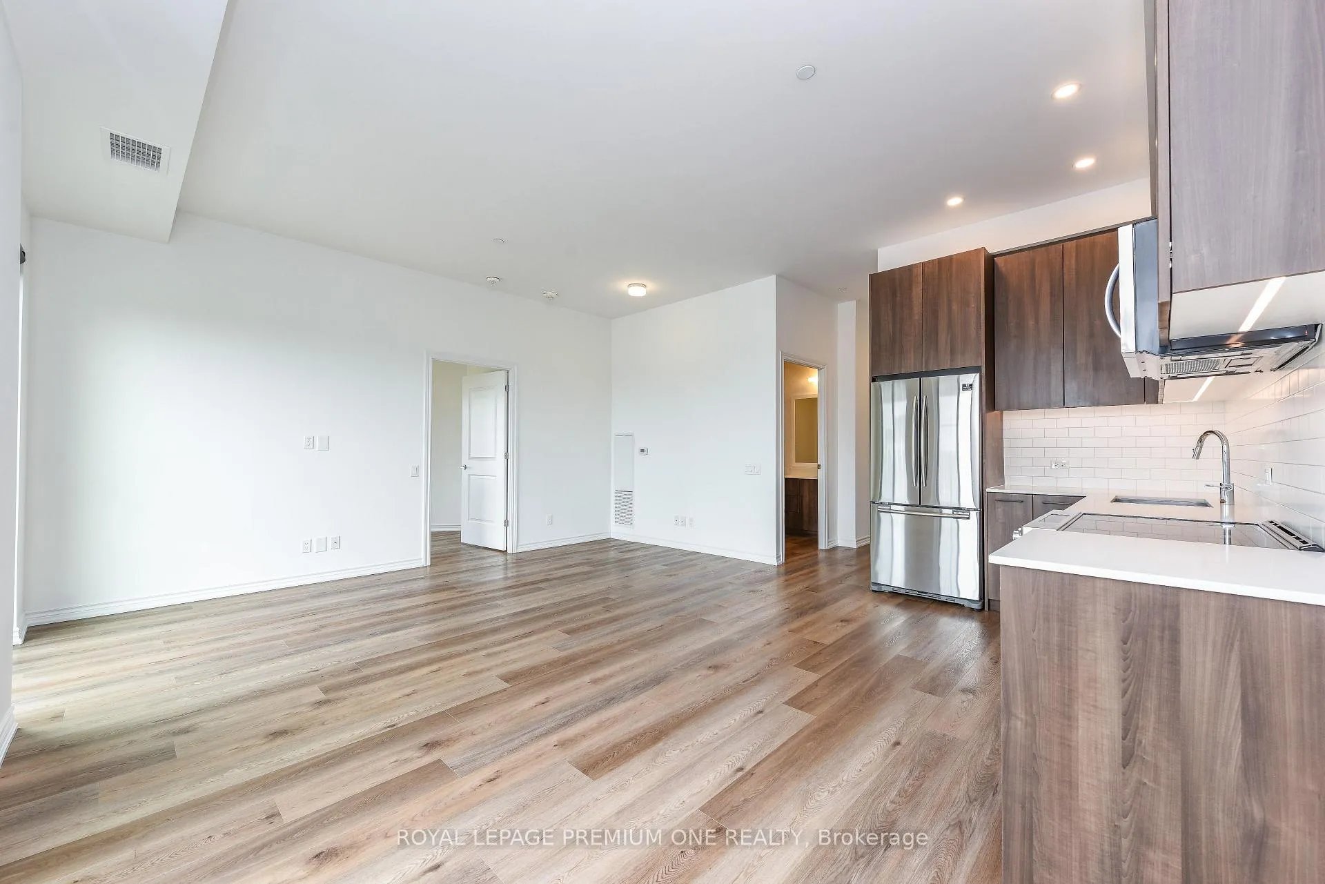Photo 19 of Unit PH06, 571 Prince Edward Drive, Etobicoke, Kingsway South — HOMEH